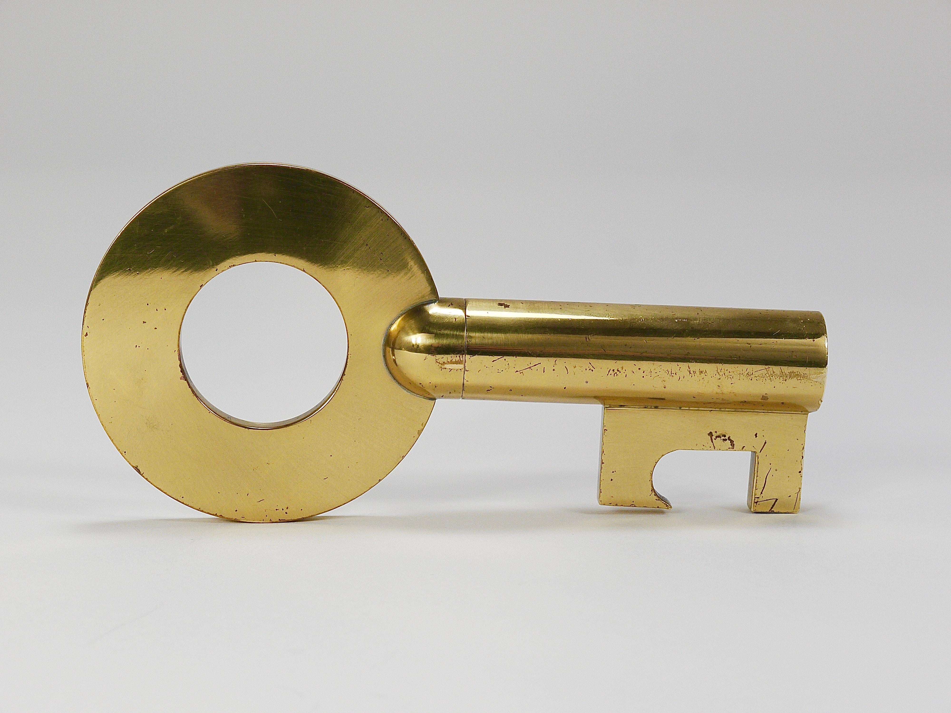 Carl Auböck Modern Key Großer Messingkorkenzieher, Flaschenöffner, Österreich, 1950er Jahre (20. Jahrhundert) im Angebot