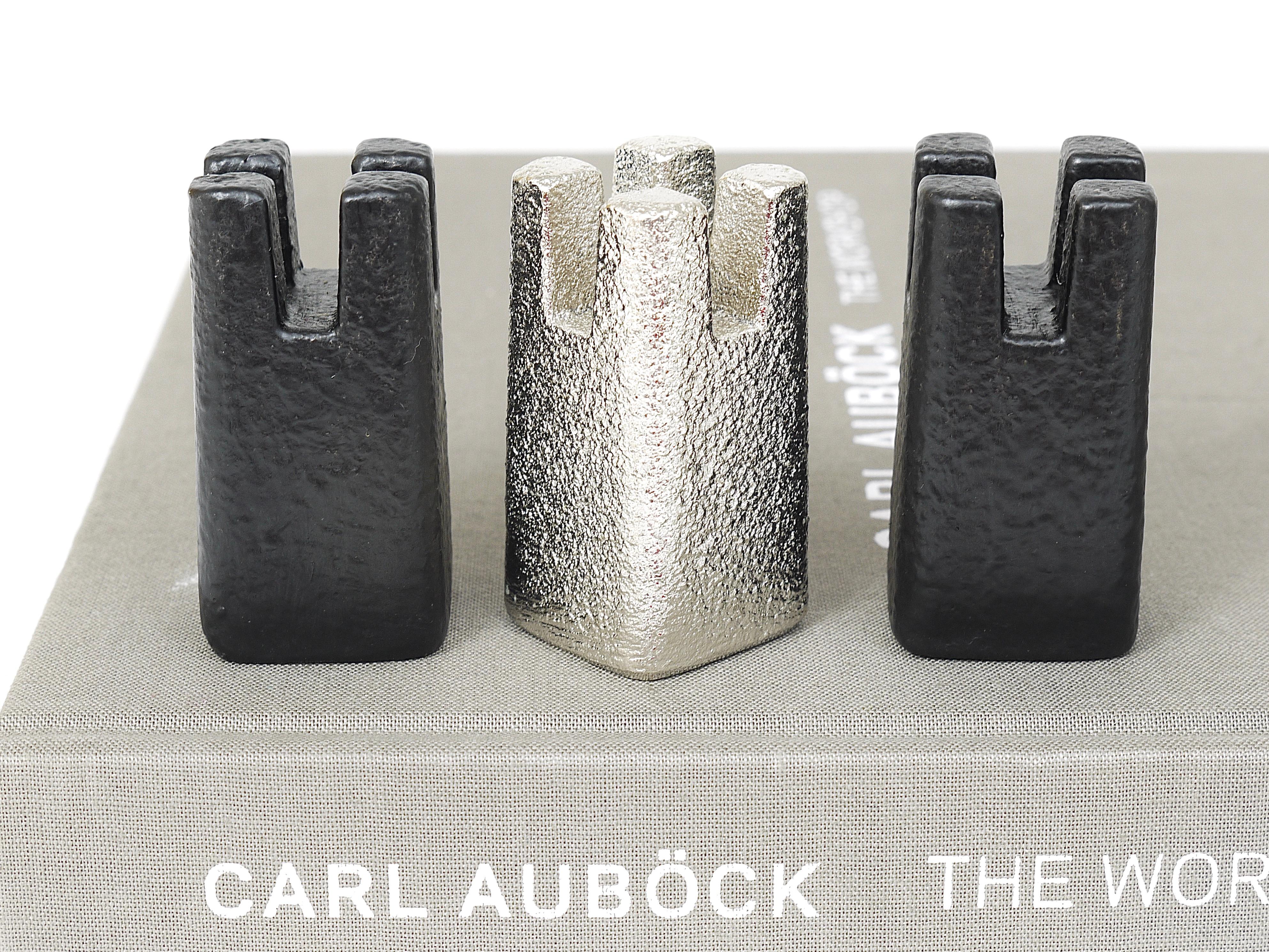 Jeu d'échecs moderniste Carl Aubock en fonte avec planche en cuir faite à la main en vente 4