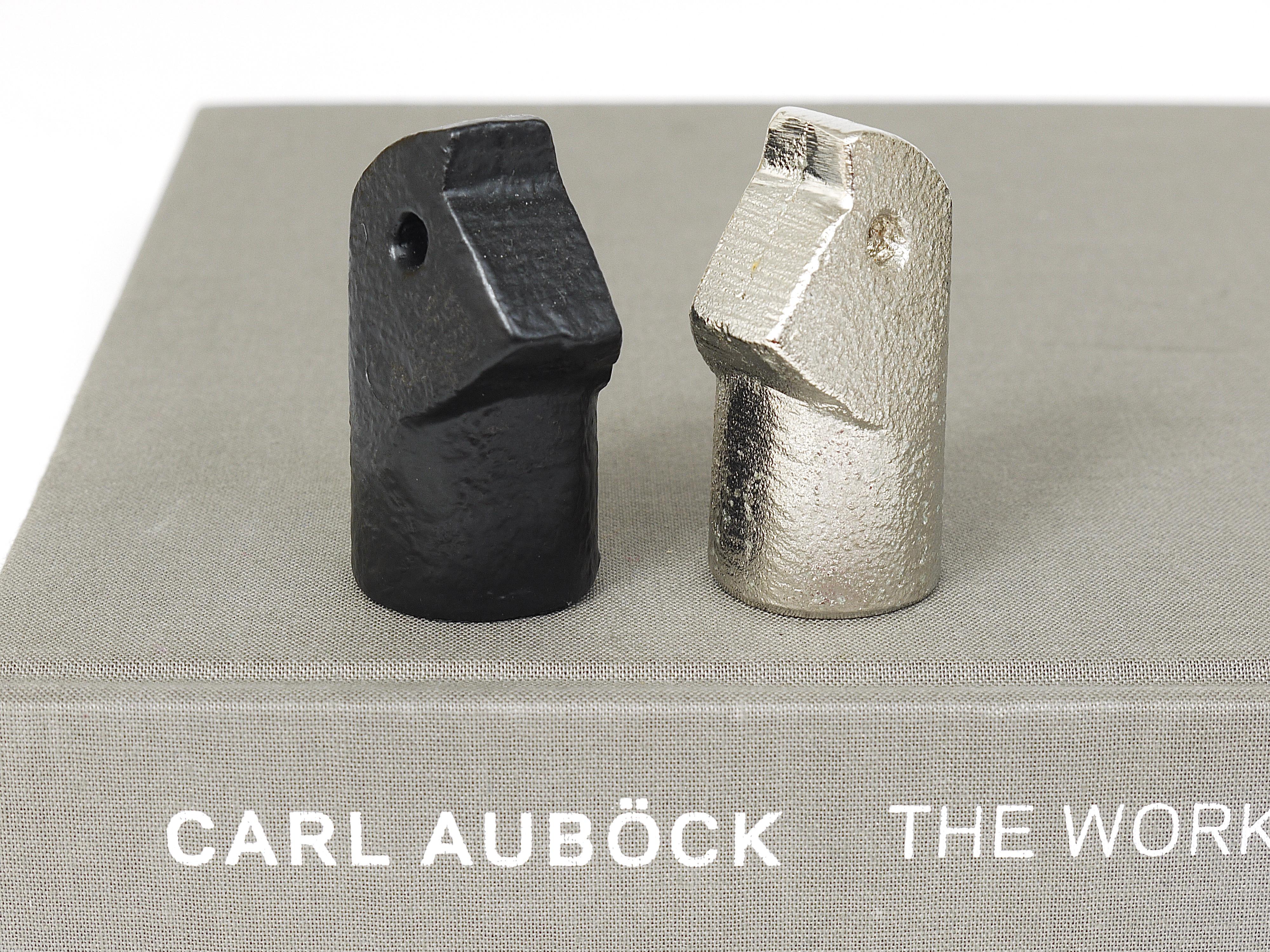 Jeu d'échecs moderniste Carl Aubock en fonte avec planche en cuir faite à la main en vente 5
