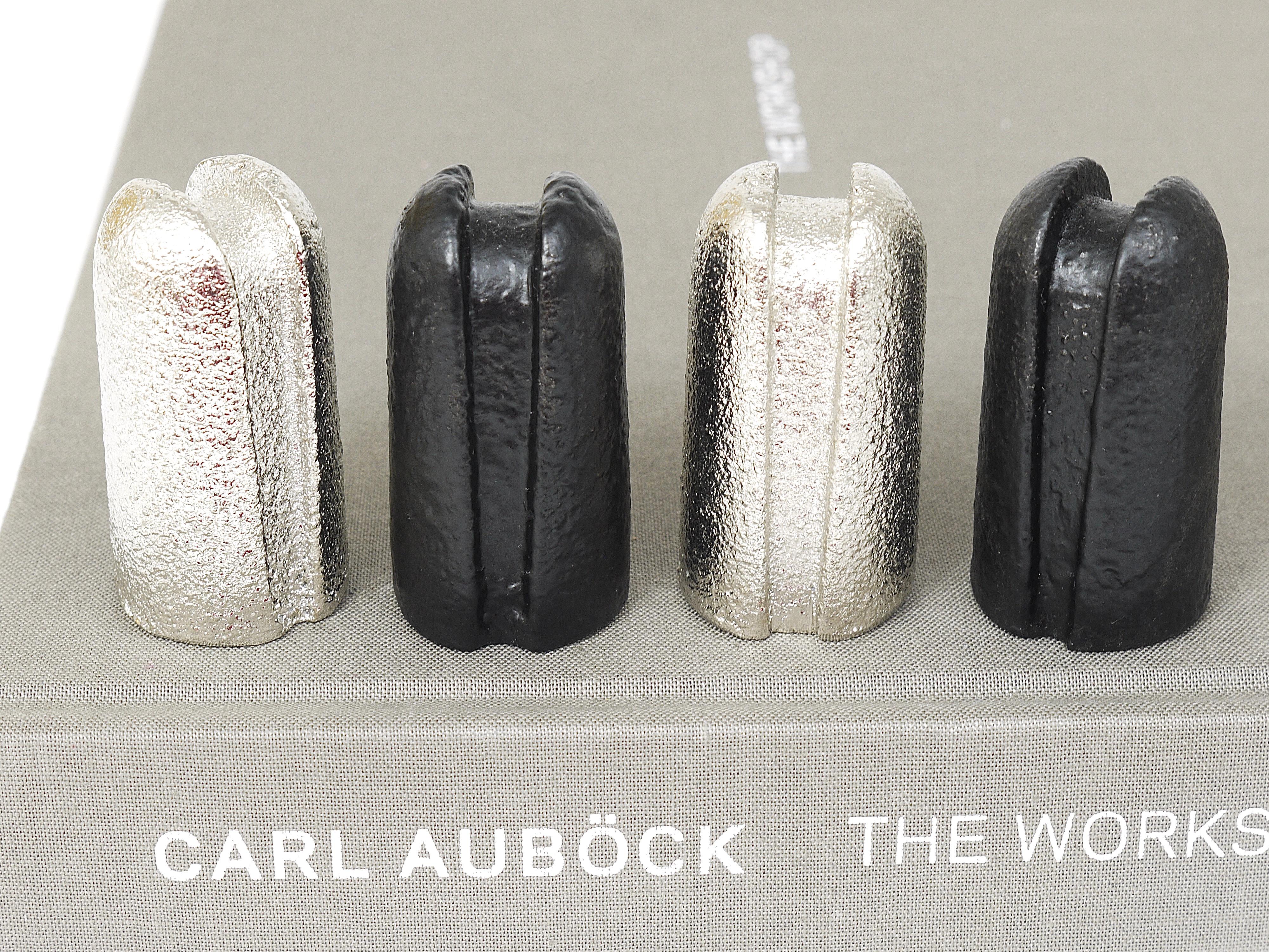 Jeu d'échecs moderniste Carl Aubock en fonte avec planche en cuir faite à la main en vente 8