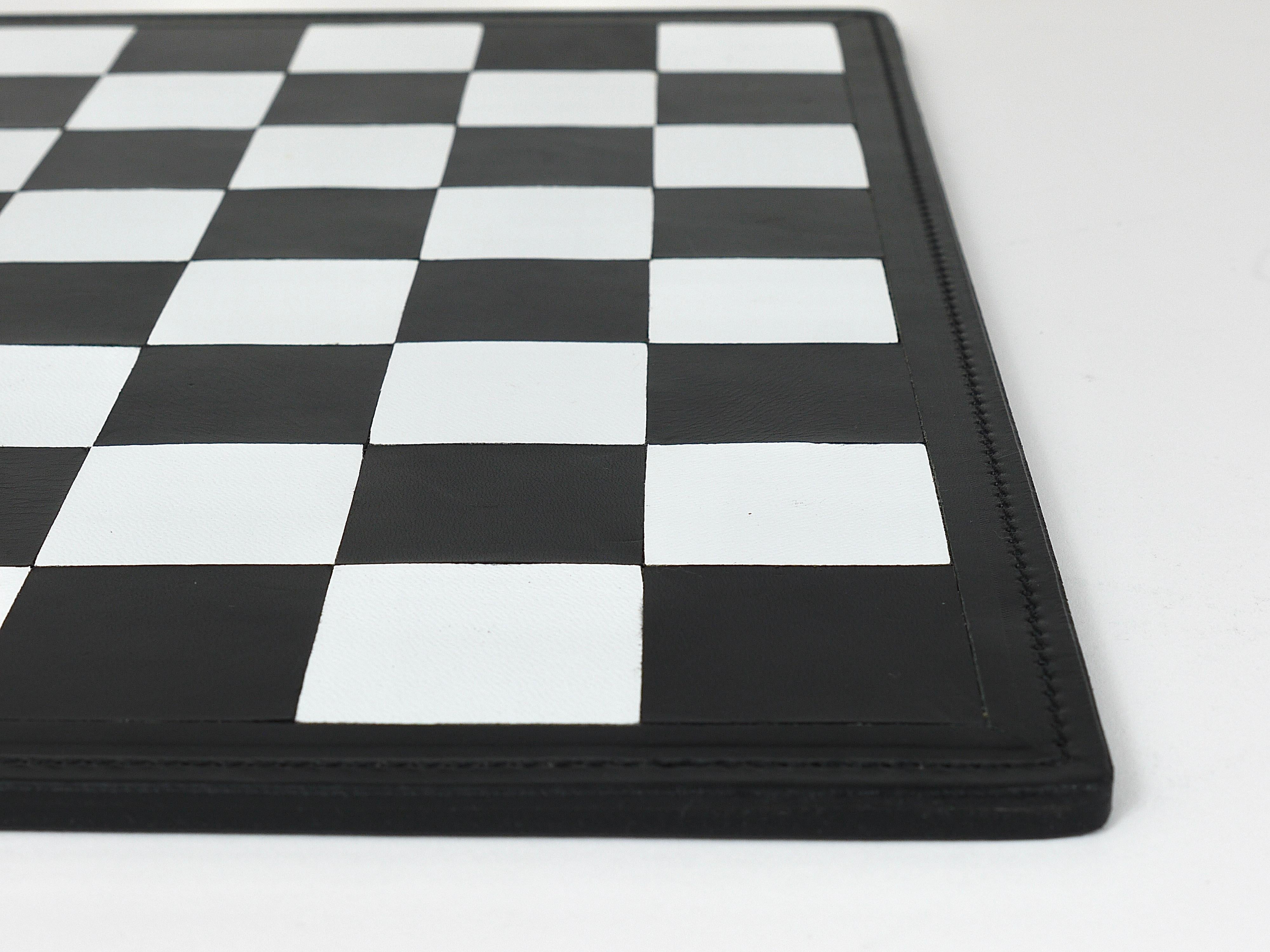 Jeu d'échecs moderniste Carl Aubock en fonte avec planche en cuir faite à la main en vente 12