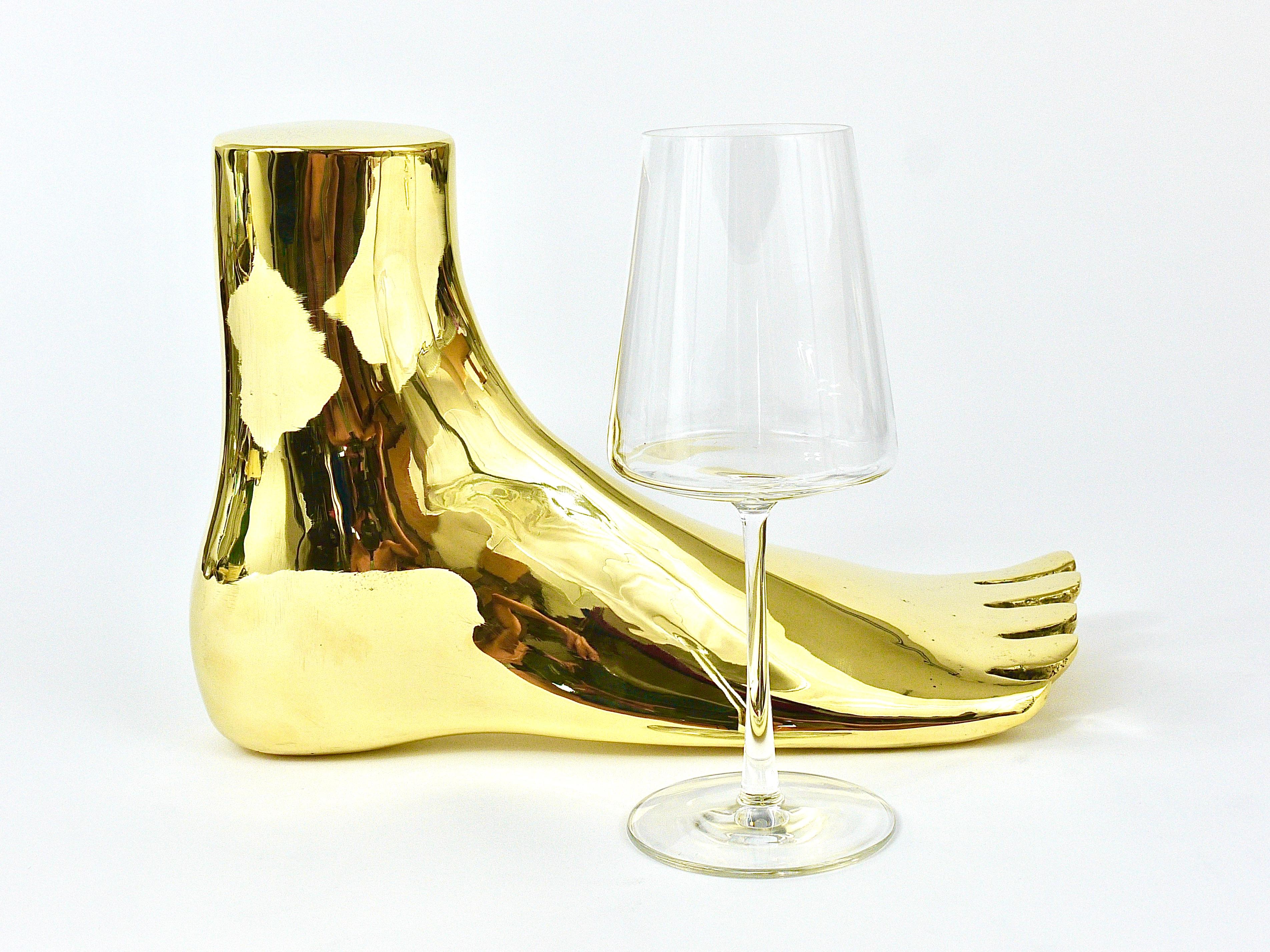 We are offering this impressive 13“ long and 8“high brass foot sculpture, designed and manufactured by Werkstätte Carl Auböck, Vienna, Austria.

This the second ever-made piece of this giant foot. 
The first is displayed in the Birkenstock