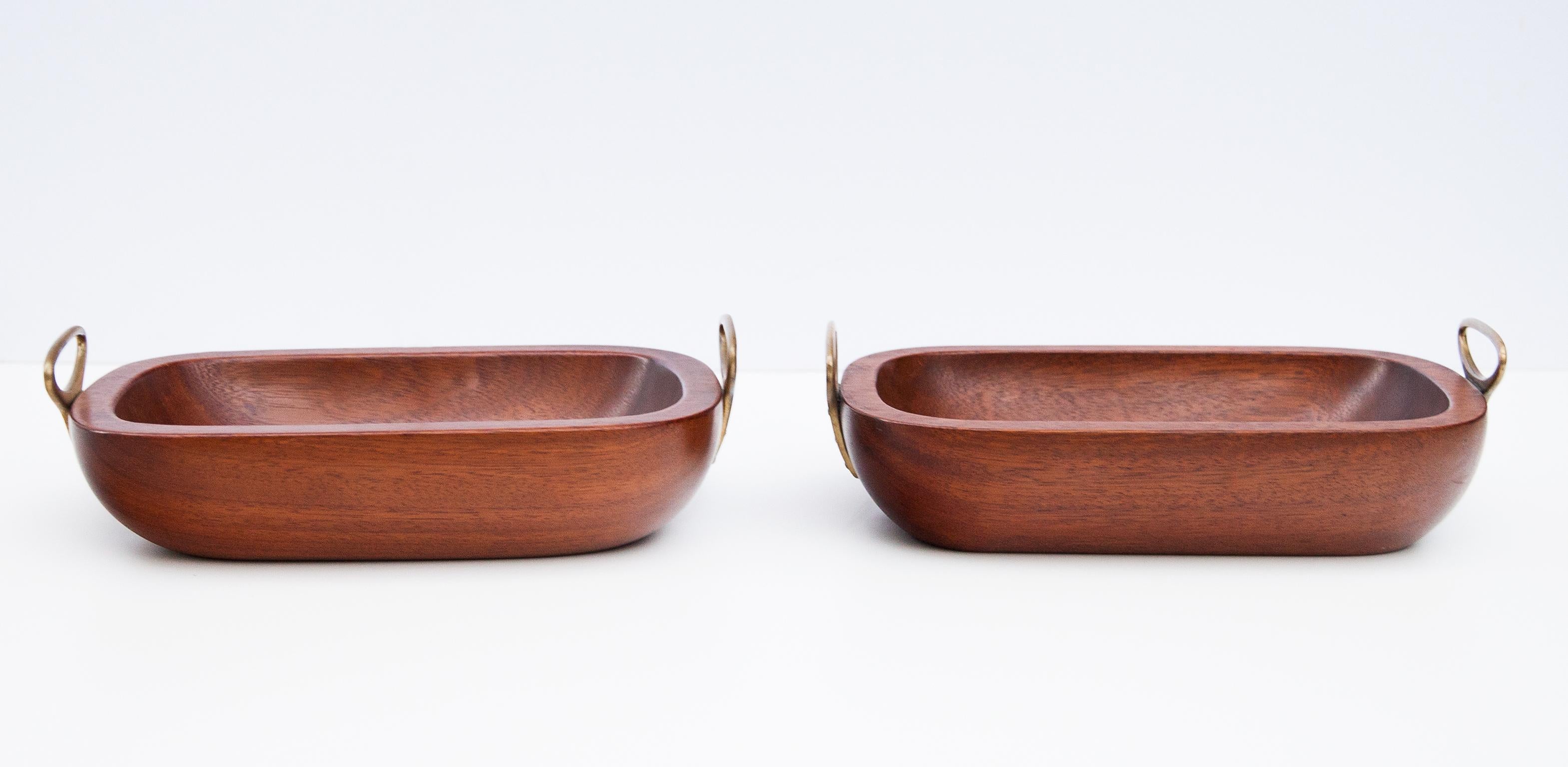 Original 1950s bowl element made of solid teak wood and and two solid brass handles on the sides. This fantastic piece was designed by Carl Auböck in the 1950s, and handcrafted in his Workshop in Vienna, Austria in the 1950s. It is a very rare and