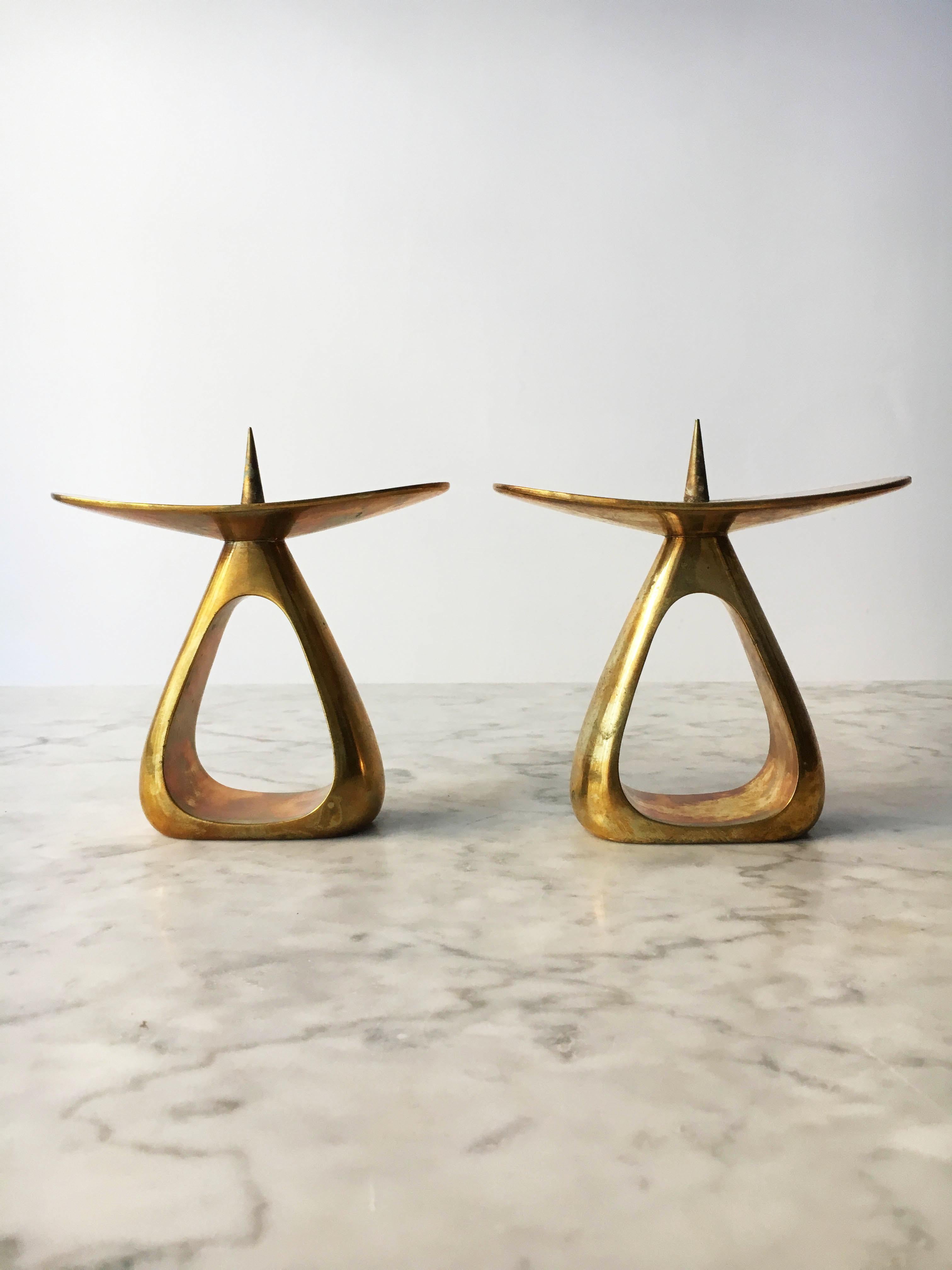 Carl Auböck II Vintage Pair of Brass Candlesticks Model '3600', Austria 1950s In Good Condition In Vienna, AT