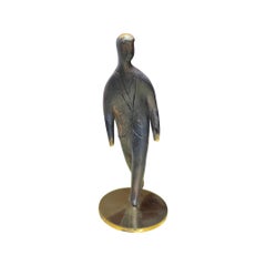 Sculpture figurative en laiton patiné « Walking » de Carl Aubock n° 4058