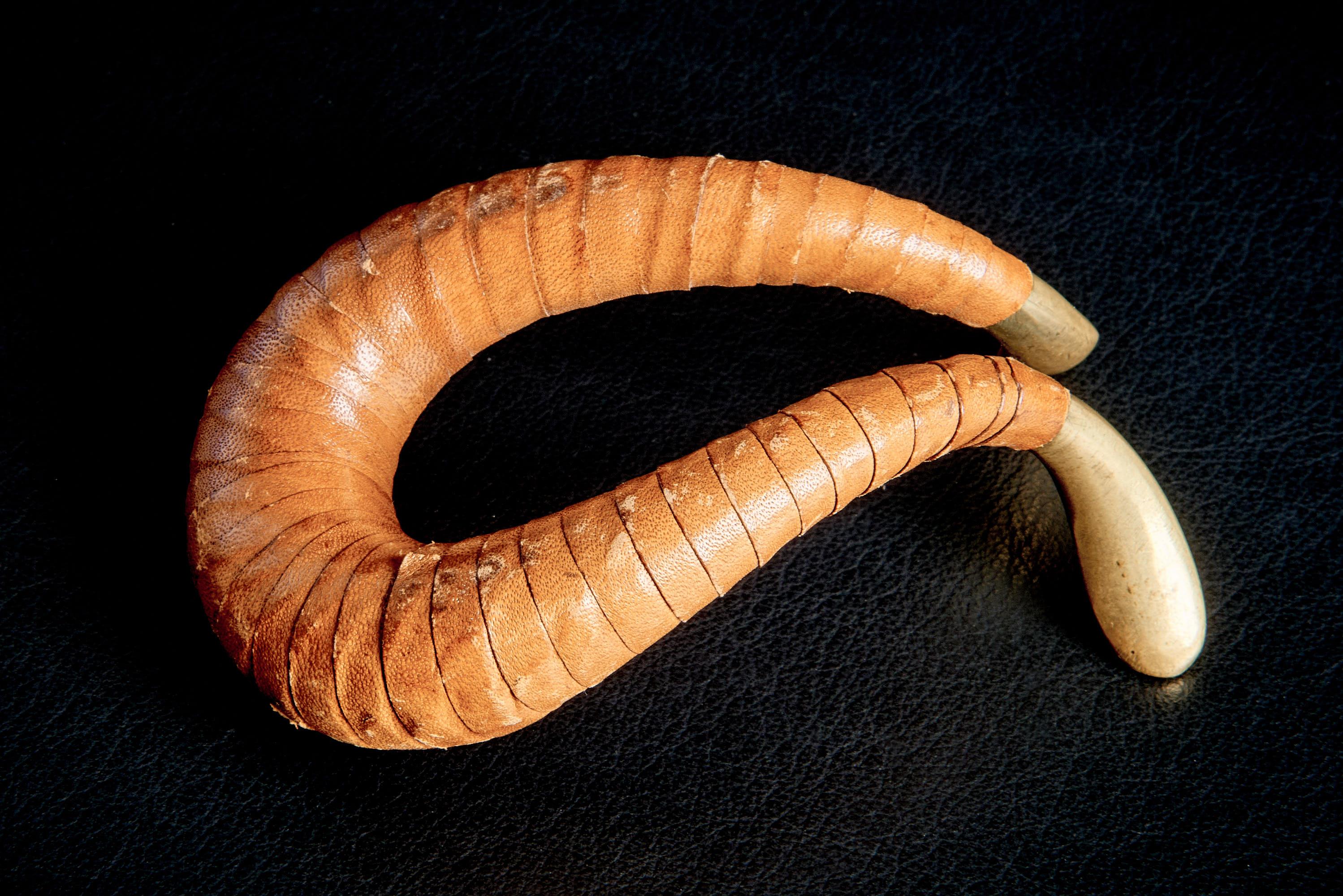 Porta pipas Carl Auböck, Austria Años 60 Cuero en venta