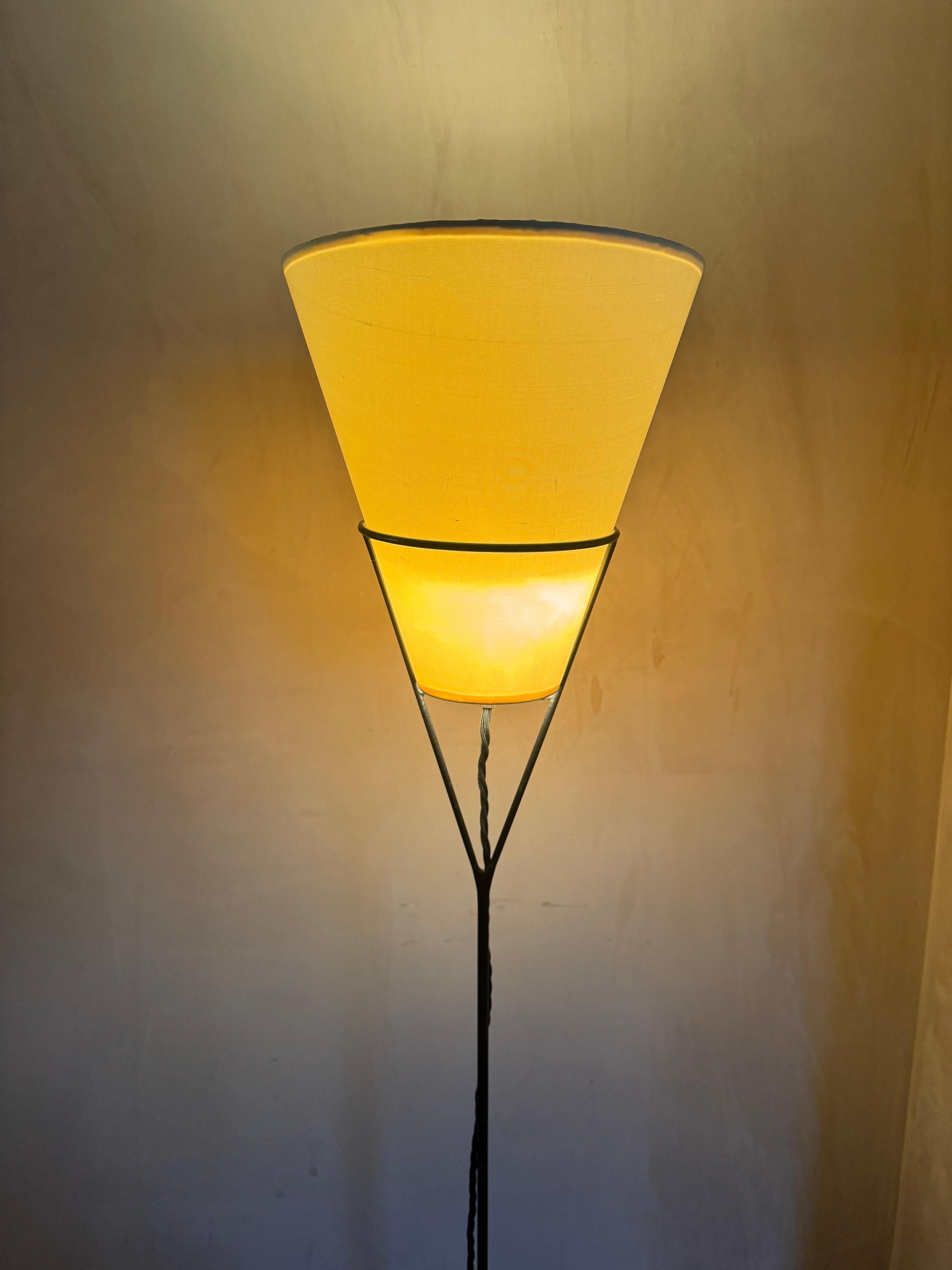 Lámpara de pie Carl Aubock rara 1ª edición Vice Versa en venta 2