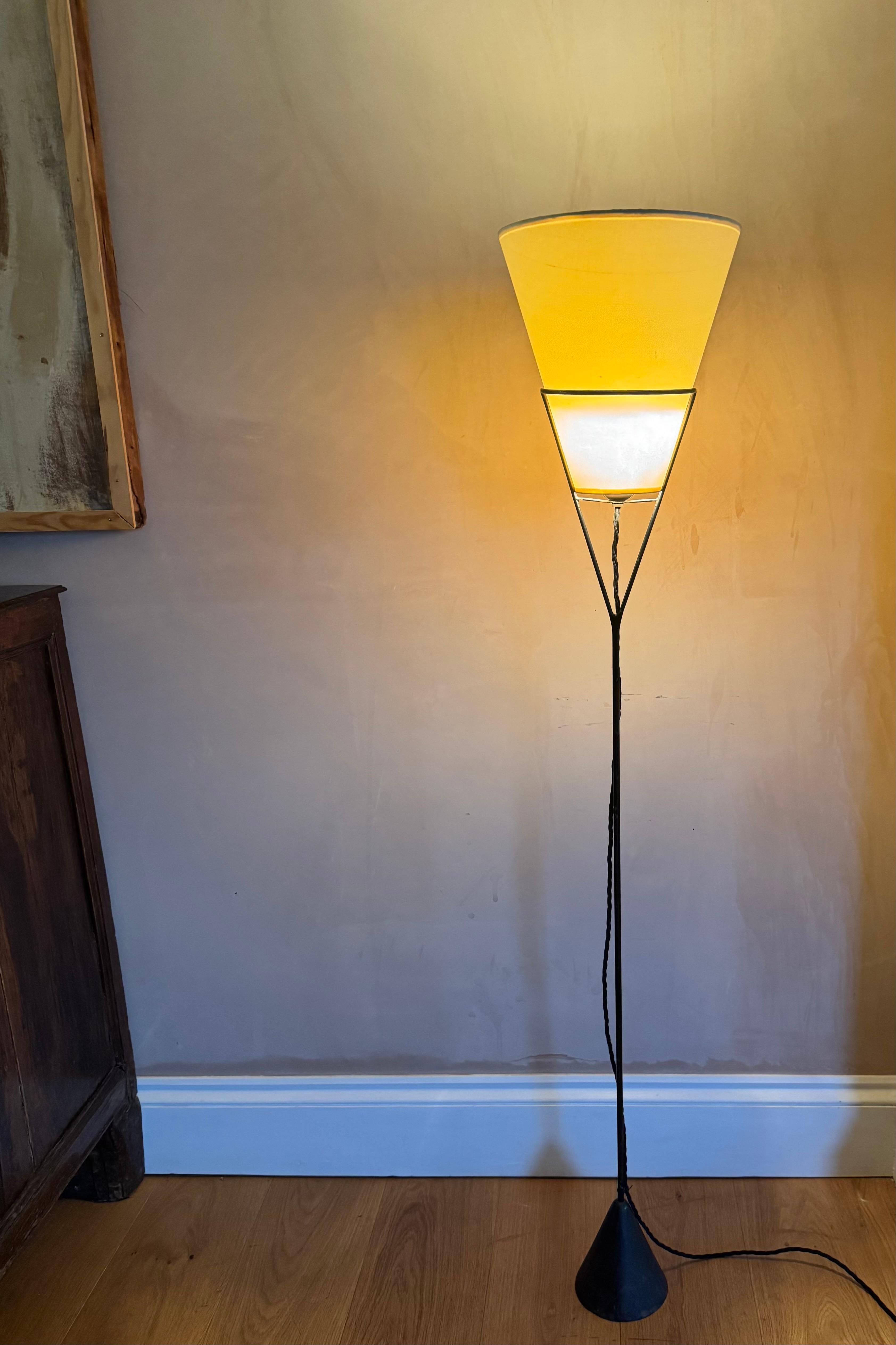 Lámpara de pie Carl Aubock rara 1ª edición Vice Versa en venta 3