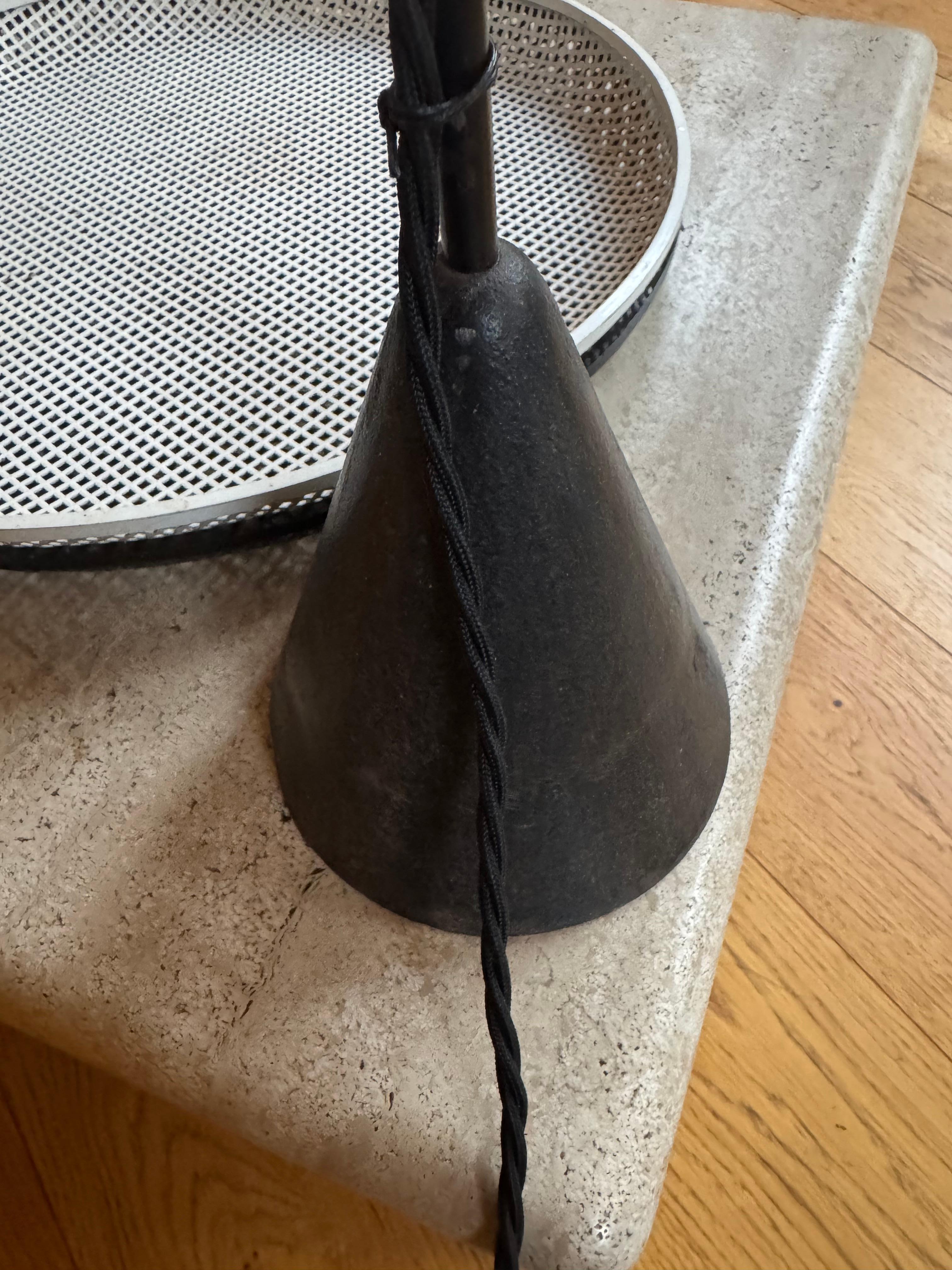 Lámpara de pie Carl Aubock rara 1ª edición Vice Versa siglo XX en venta