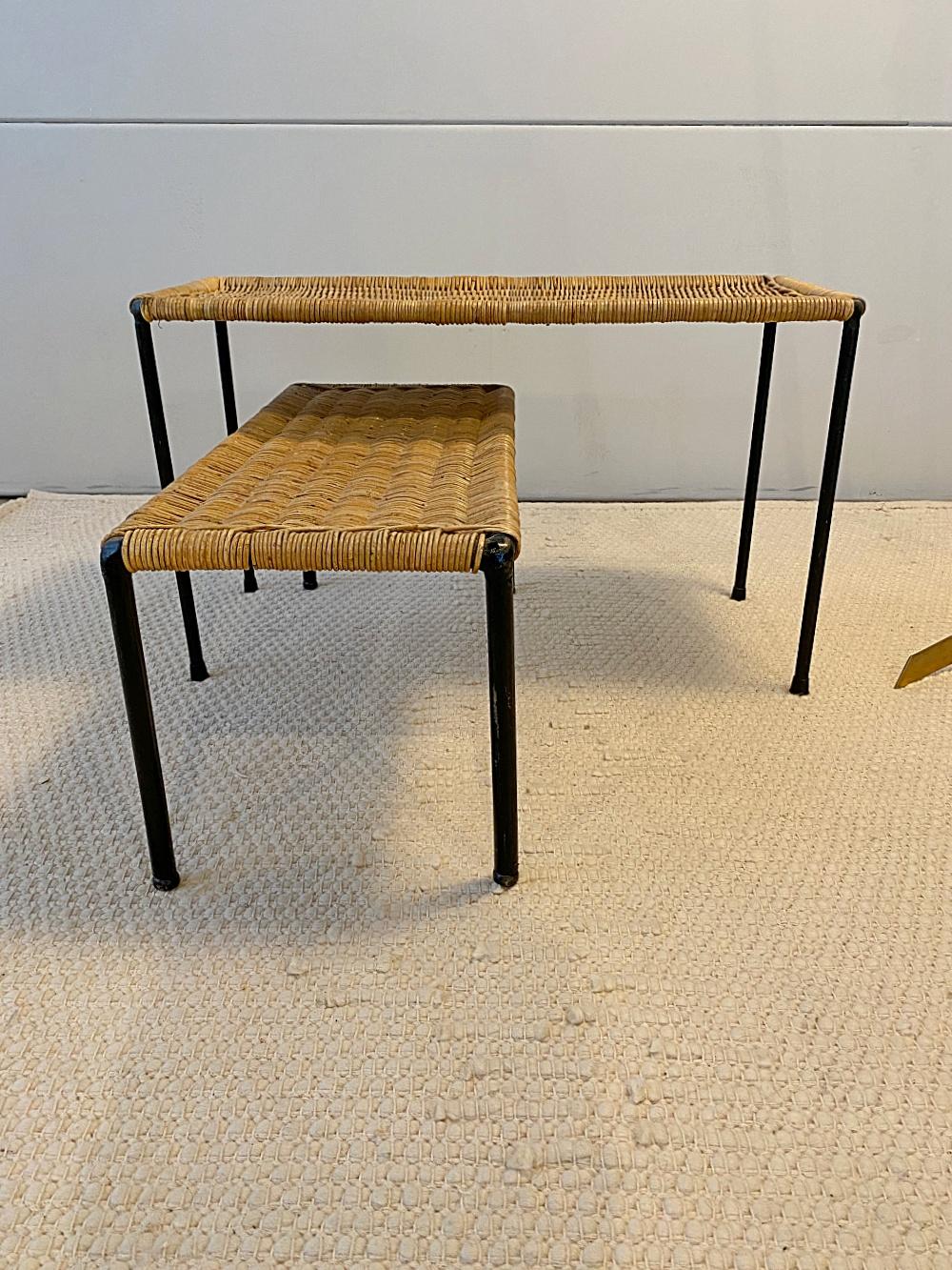 Tables d'appoint ou pochettes en rotin à plateau Carl Aubck, années 1950, Autriche Bon état - En vente à Biebergemund, Hessen