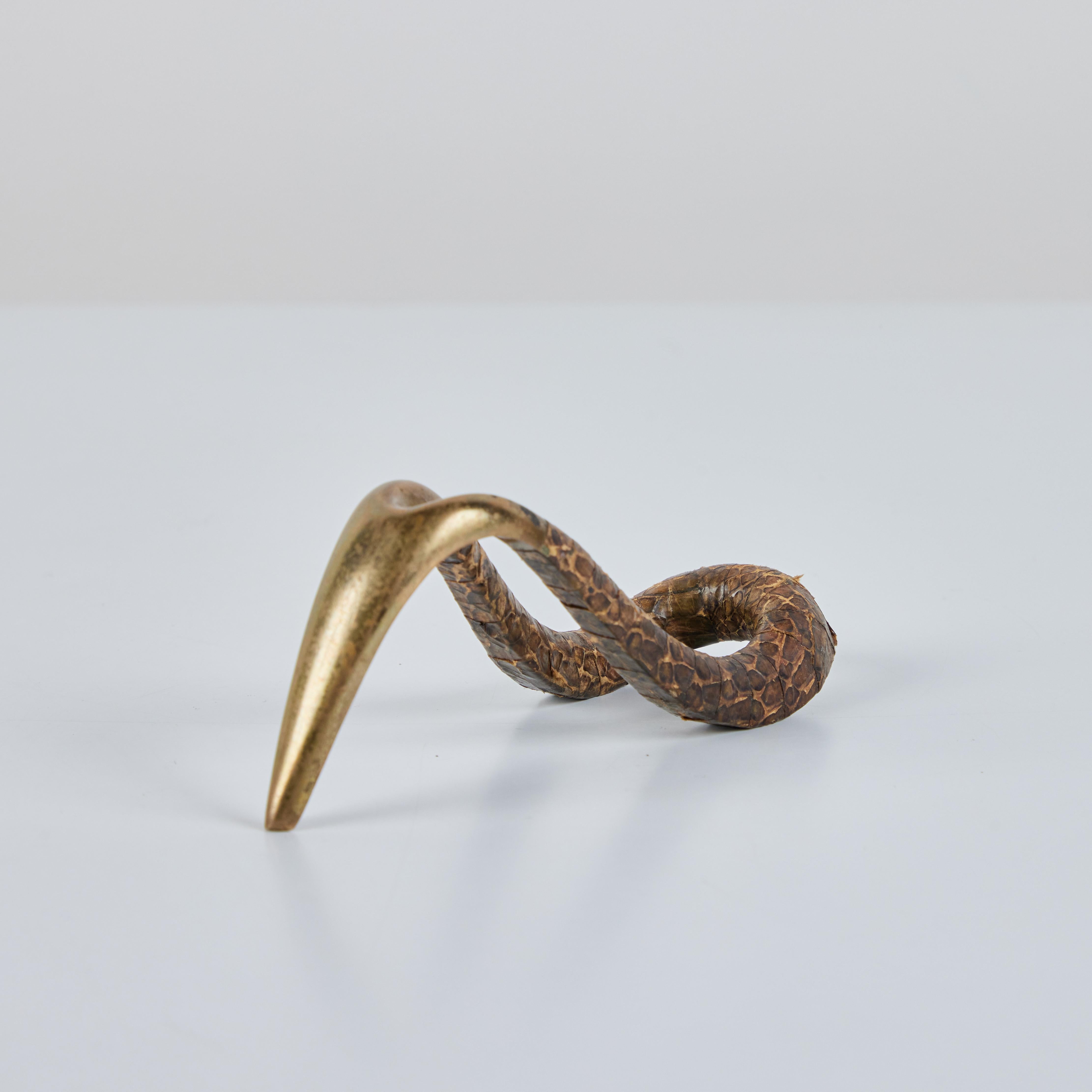 Carl Auböck - Porte-pipe en laiton enveloppé de peau de serpent en vente 2