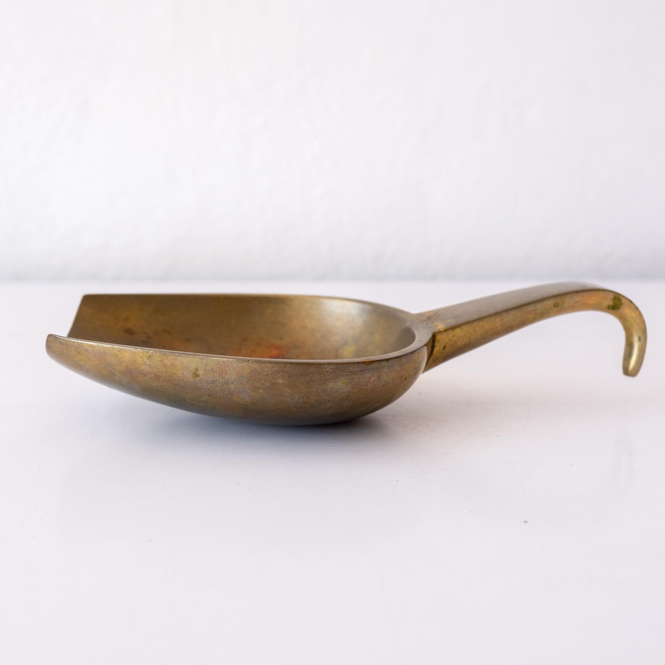 Solid bronze scoop bowl by Carl Aubock. Signed Aubock. Made in Austria. 1960s.
Quality craftsmanship with a great patina.