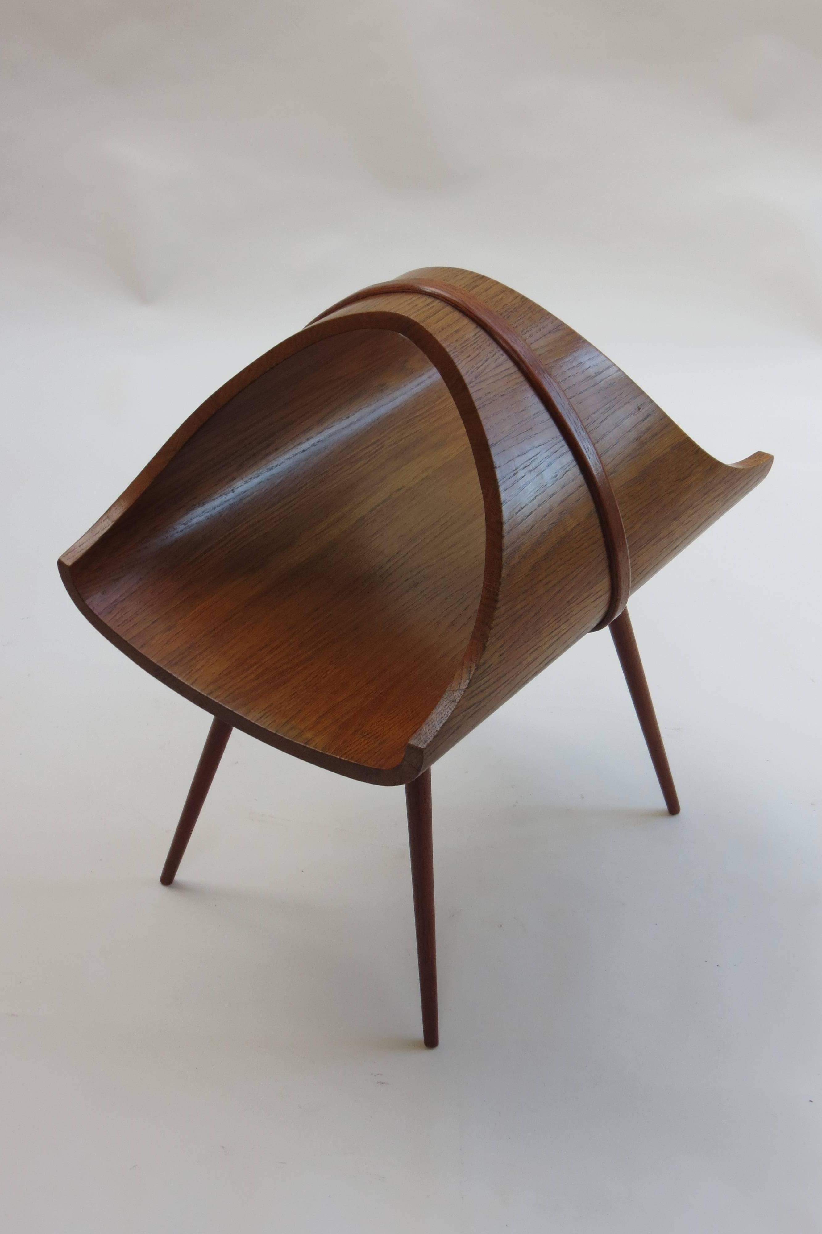 A very fine and beautifully made 1960s magazine holder in the style of Auböck. This one has a lot more finesse than other examples. Made of oak, with a teak band and teak legs. Dated to the underside 2-2-67.
Could also be used in a bathroom to store