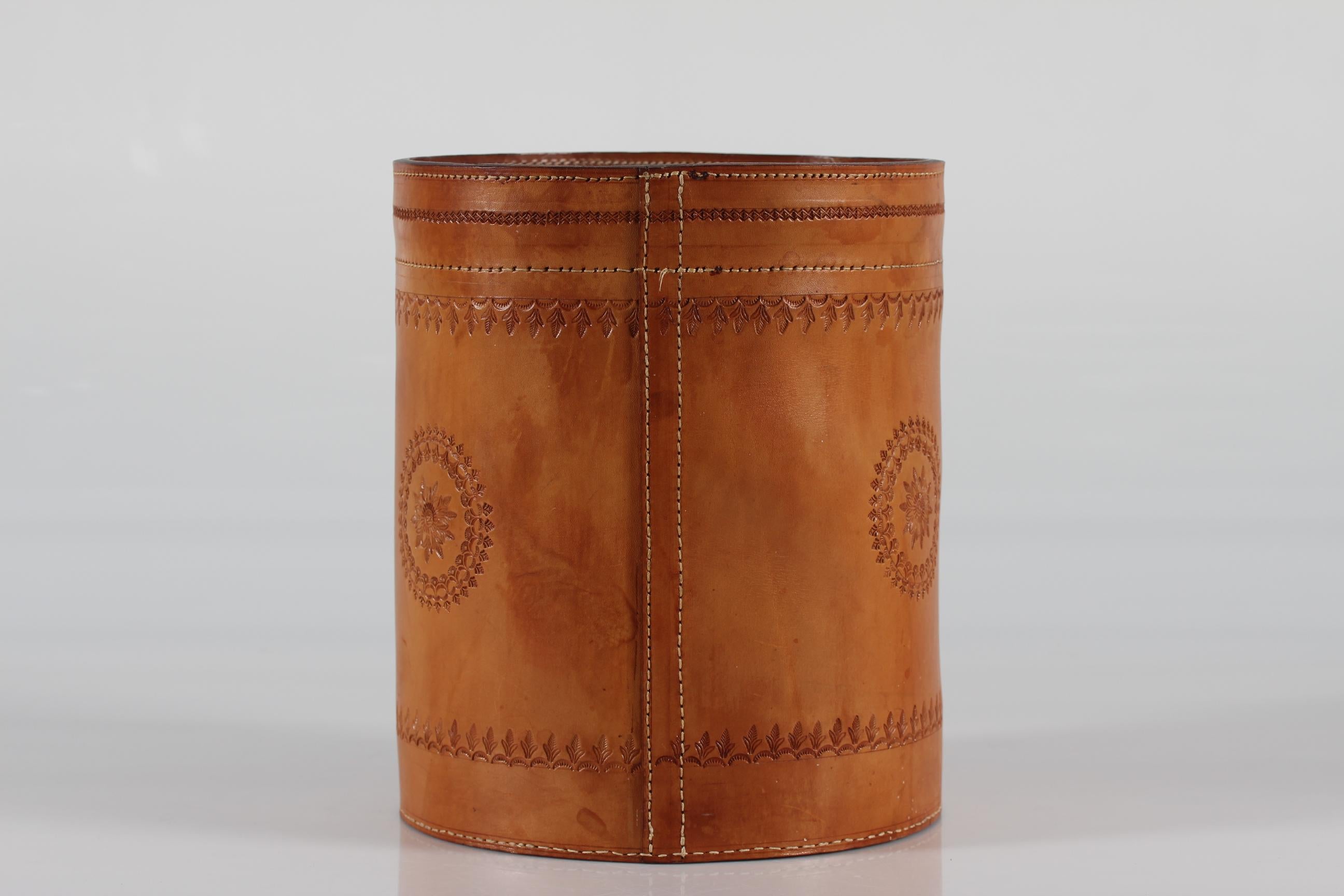 Mid-Century Modern Wastepaper Basket of Genuine Cognac Core Leather, 1970s For Sale