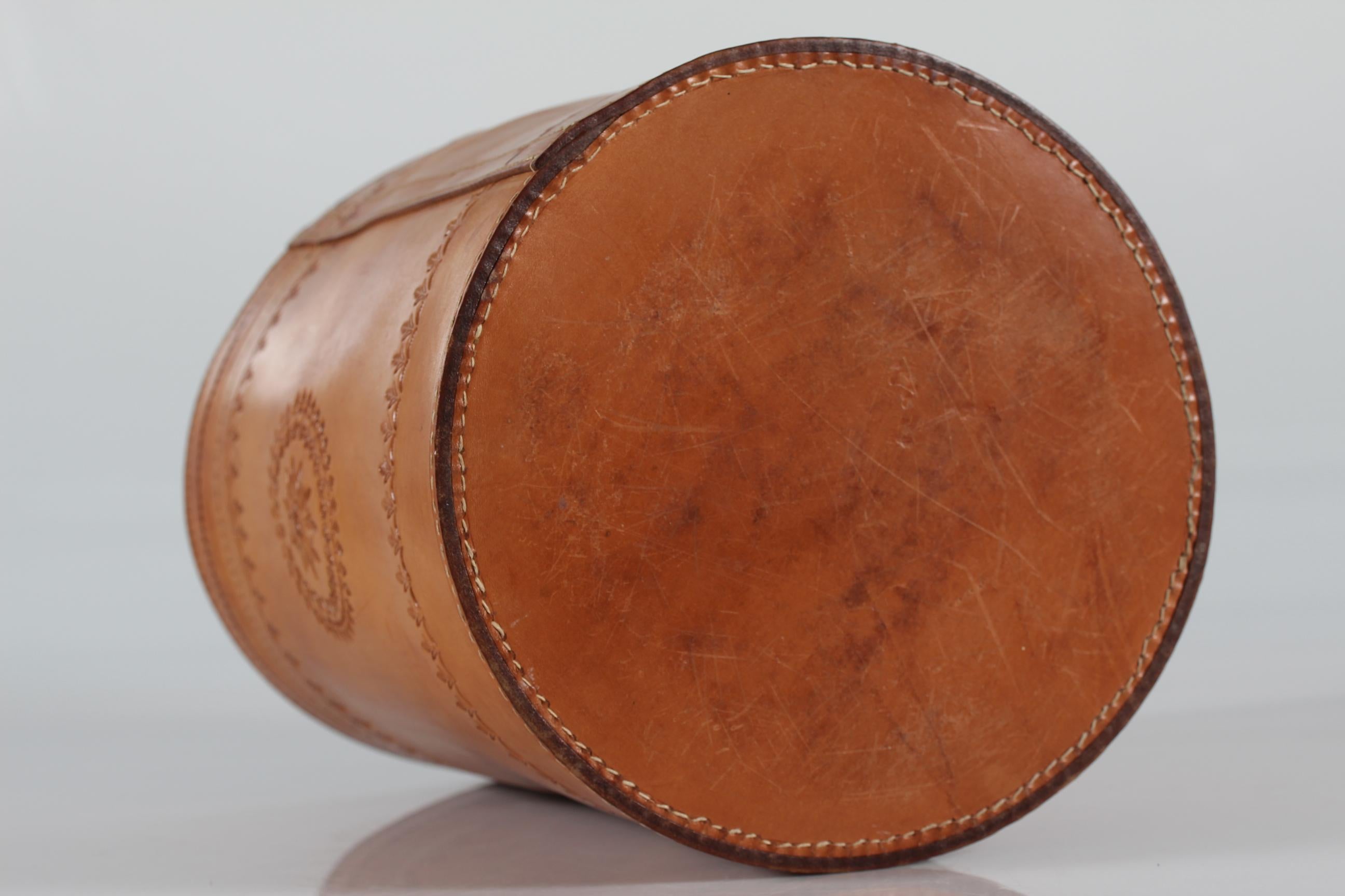 Wastepaper Basket of Genuine Cognac Core Leather, 1970s In Good Condition For Sale In Aarhus C, DK