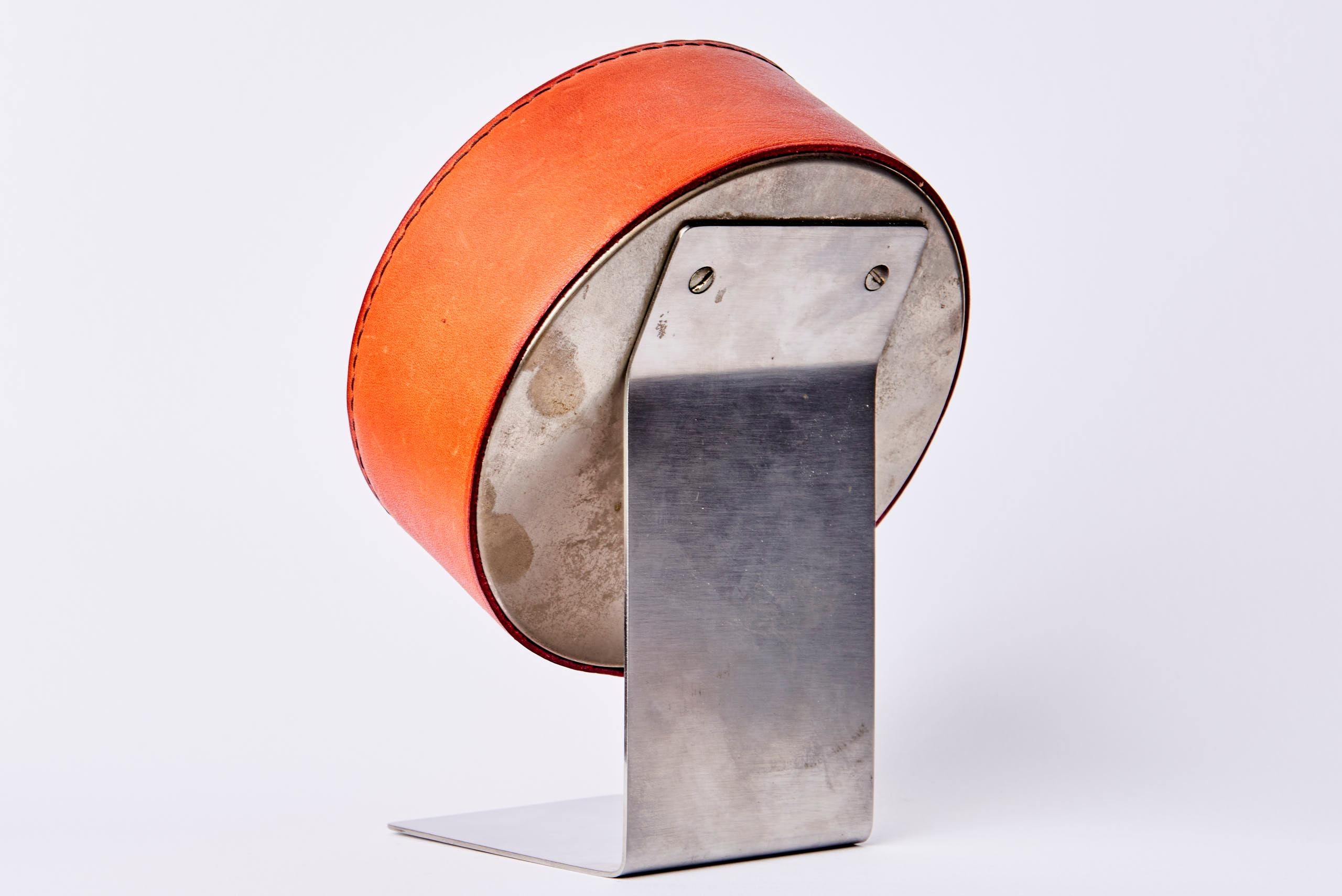 Carl Auböck Table Clock in red leather, Austria 1950s In Good Condition For Sale In Berlin, DE