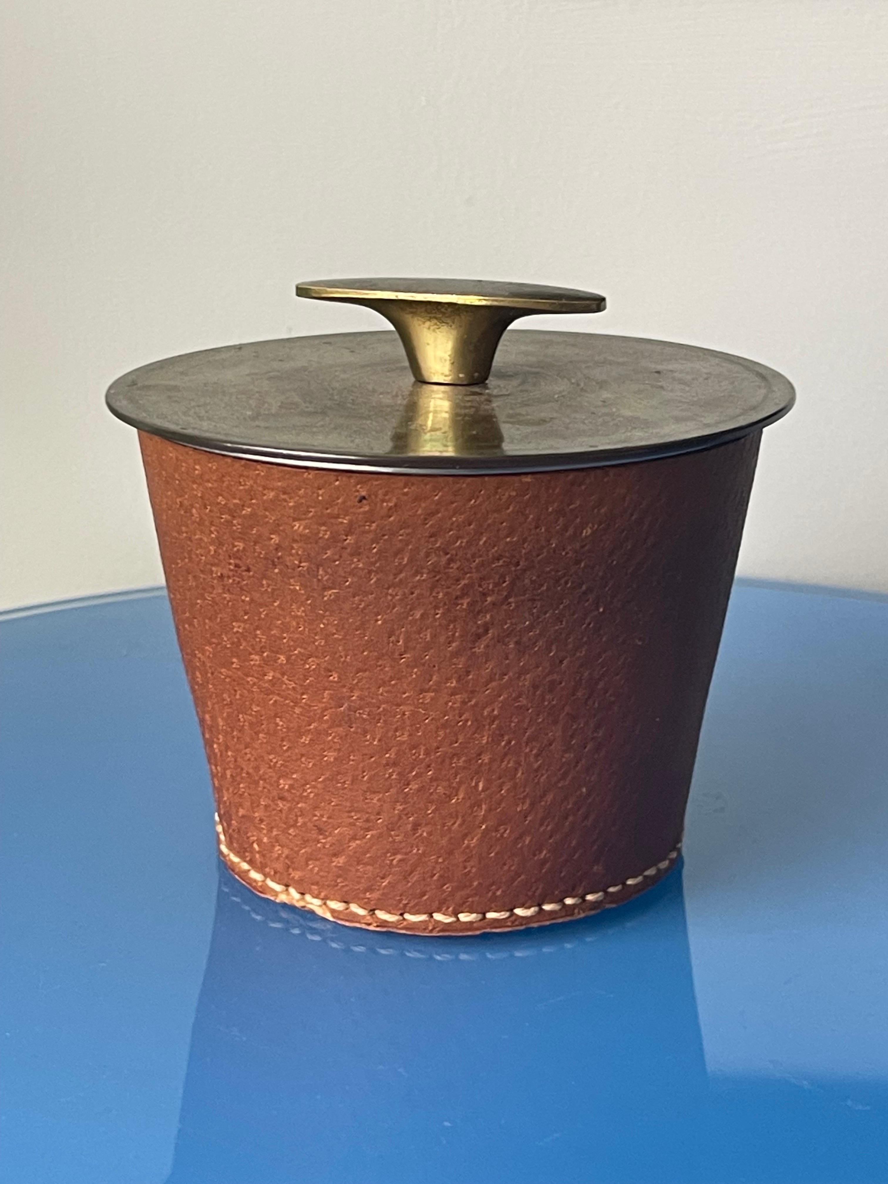 Carl Aubock Tobacco Tin Lidded Bowl Model 3617 In Fair Condition In Framingham, MA