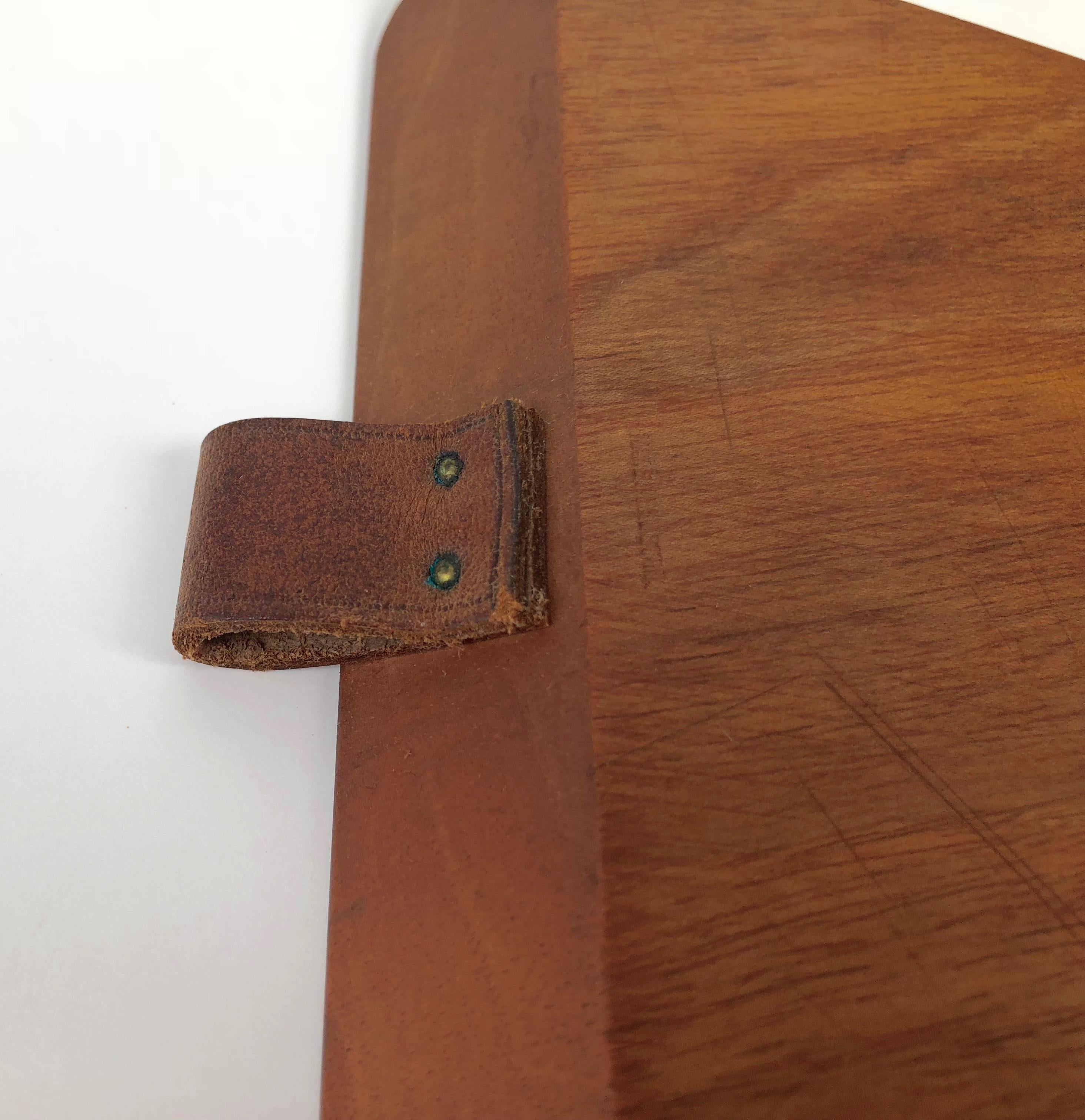 20th Century Carl Auböck Triangular Walnut Cutting Board with Amboss Knife For Sale