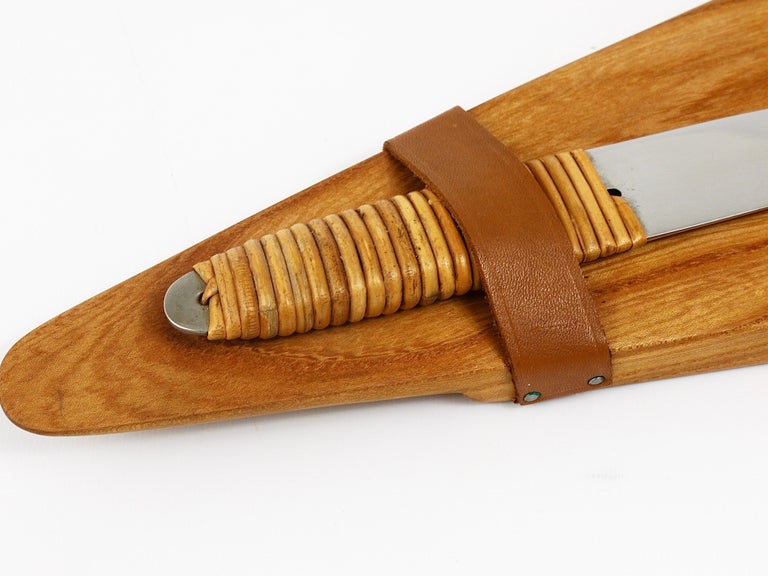 Carl Aubock Triangular Walnut Cutting Board with Wickerwork Handle Knife, 1950s For Sale 1