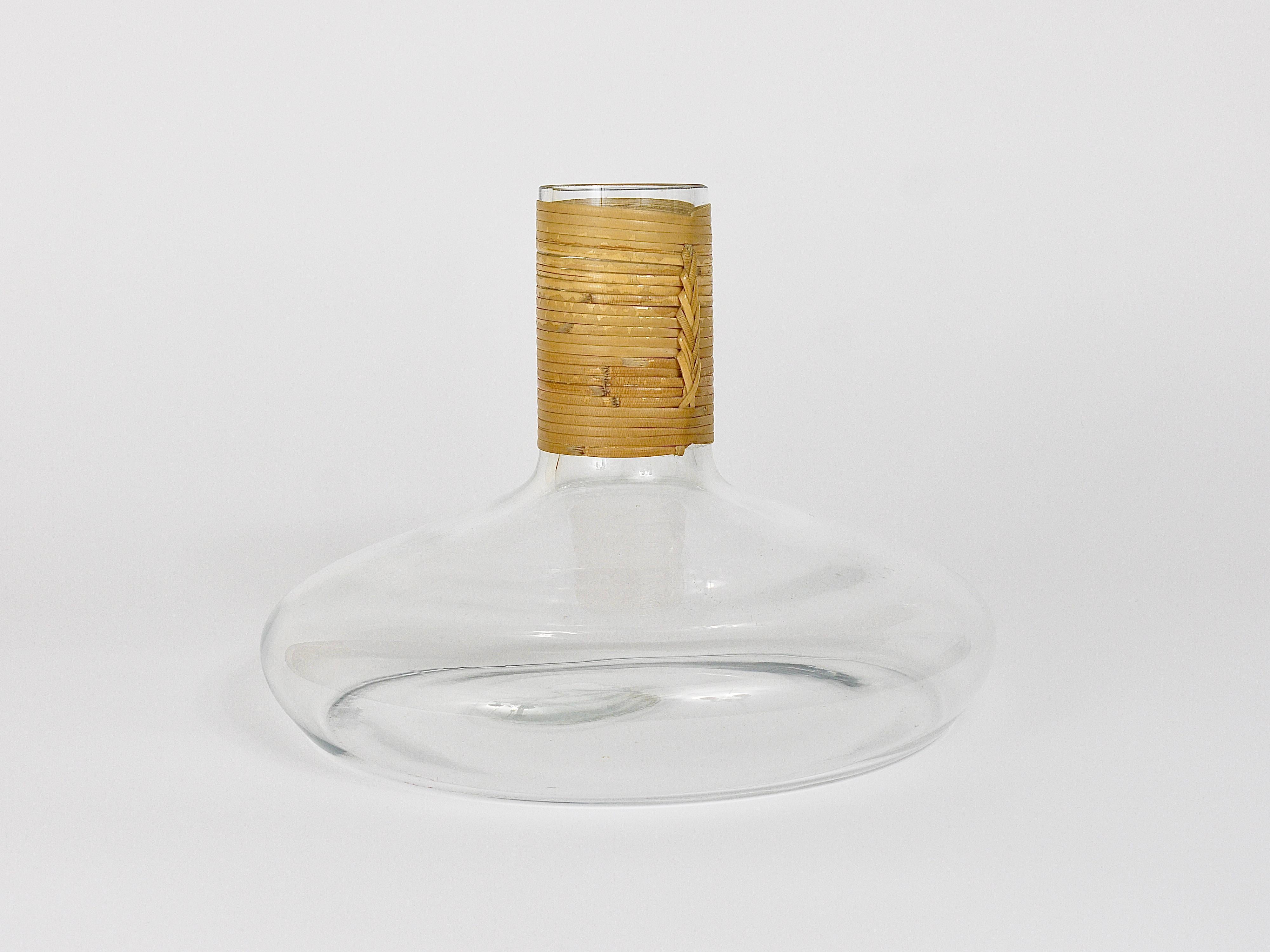 Vaso o decanter Carl Aubock con piano in vimini, metà del secolo scorso, Austria, anni '50 in vendita 3