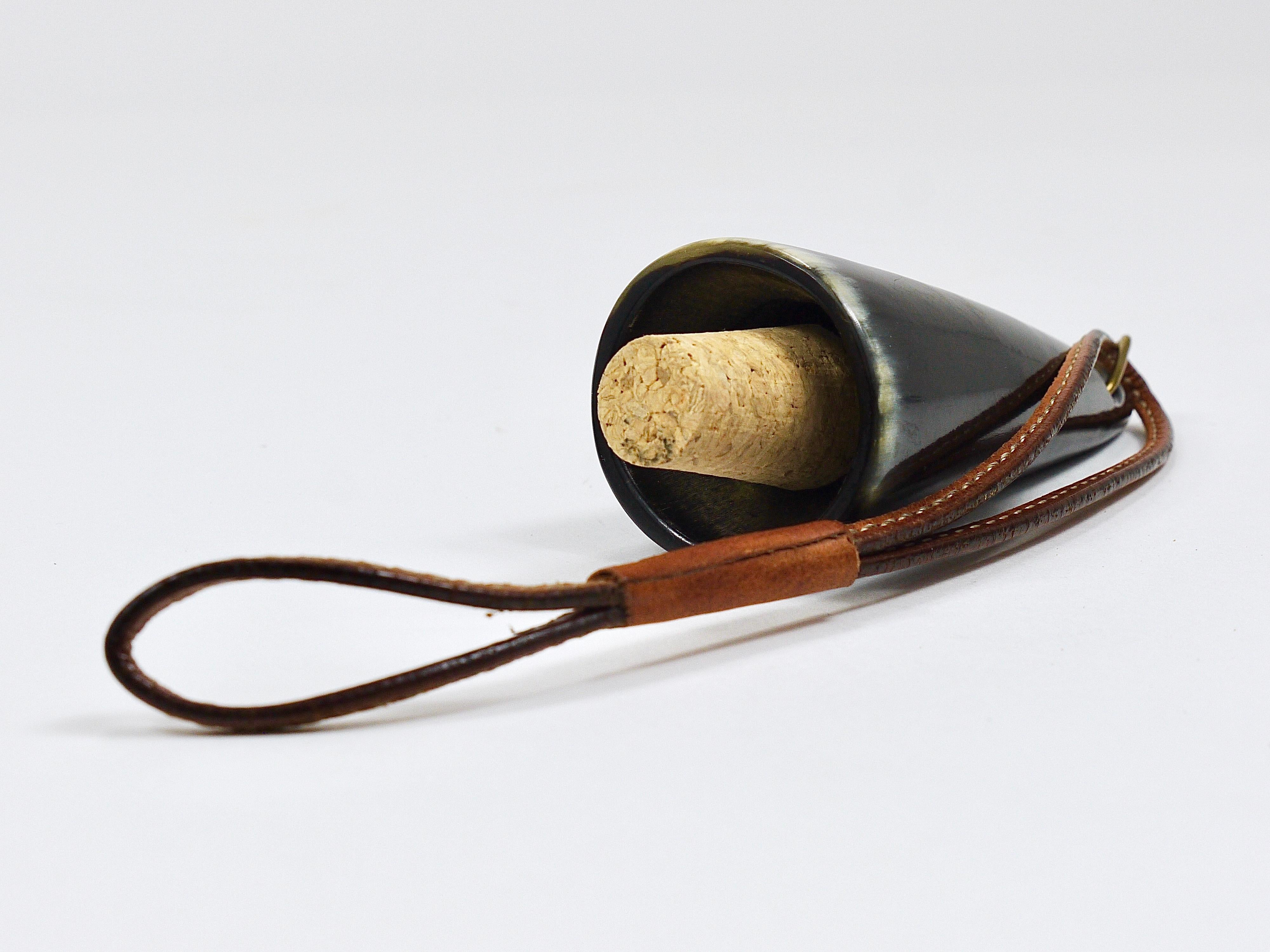 Tappo per bottiglia Carl Auböck Vienna, Horn, pelle, sughero, metà del secolo scorso, Austria, 1950 in vendita 14
