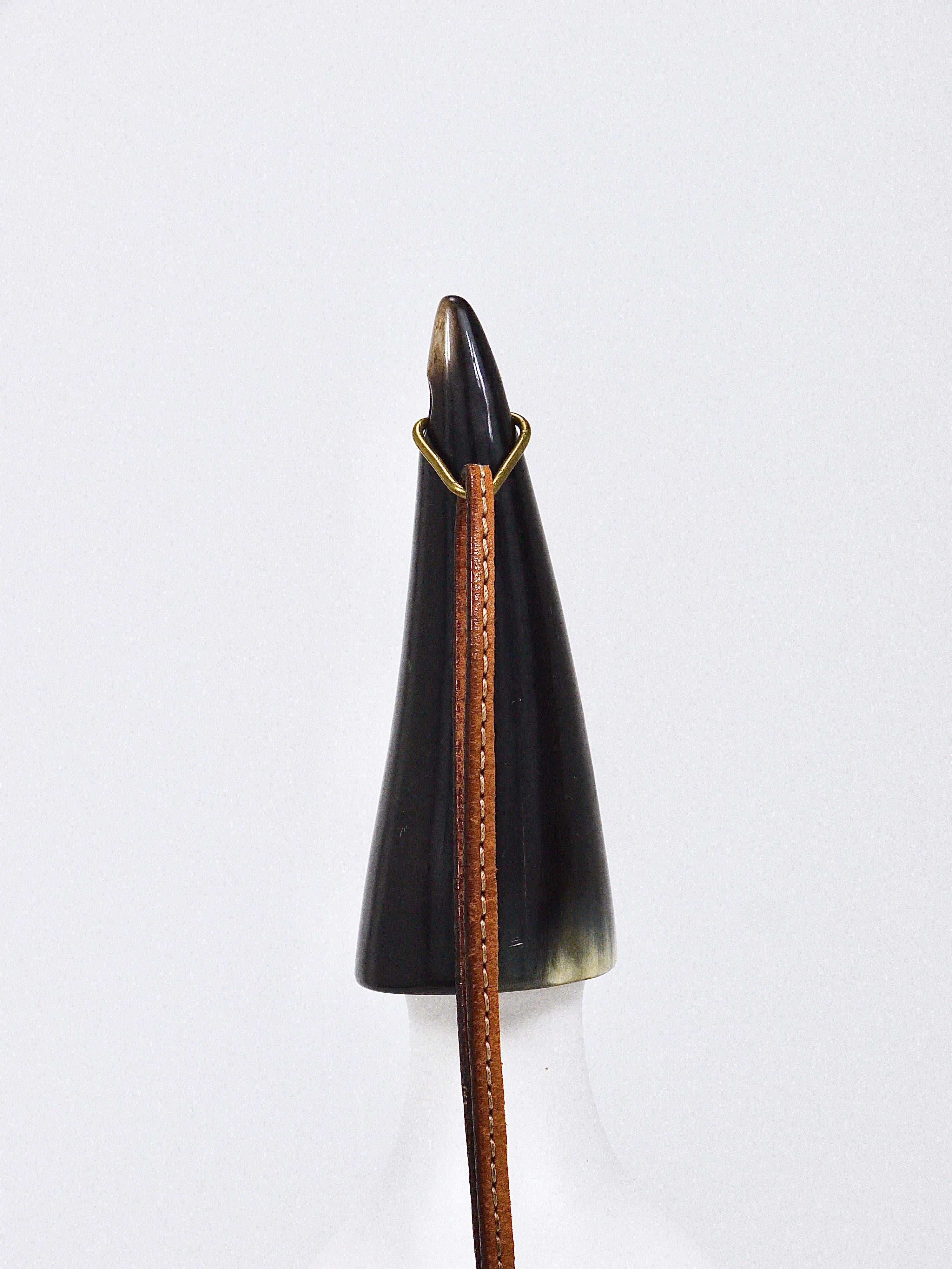 Mid-Century moderno Tappo per bottiglia Carl Auböck Vienna, Horn, pelle, sughero, metà del secolo scorso, Austria, 1950 in vendita