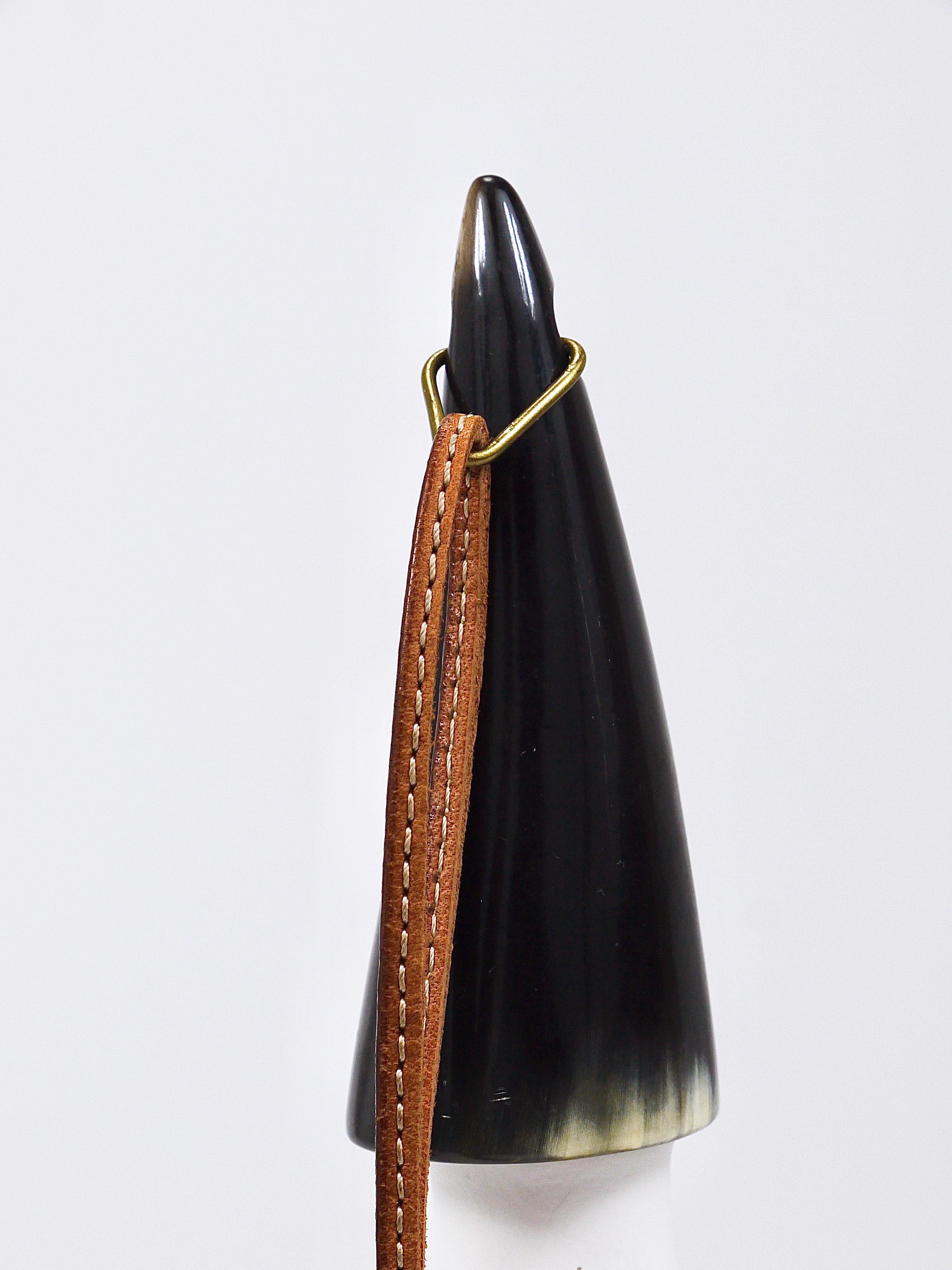 Ottone Tappo per bottiglia Carl Auböck Vienna, Horn, pelle, sughero, metà del secolo scorso, Austria, 1950 in vendita