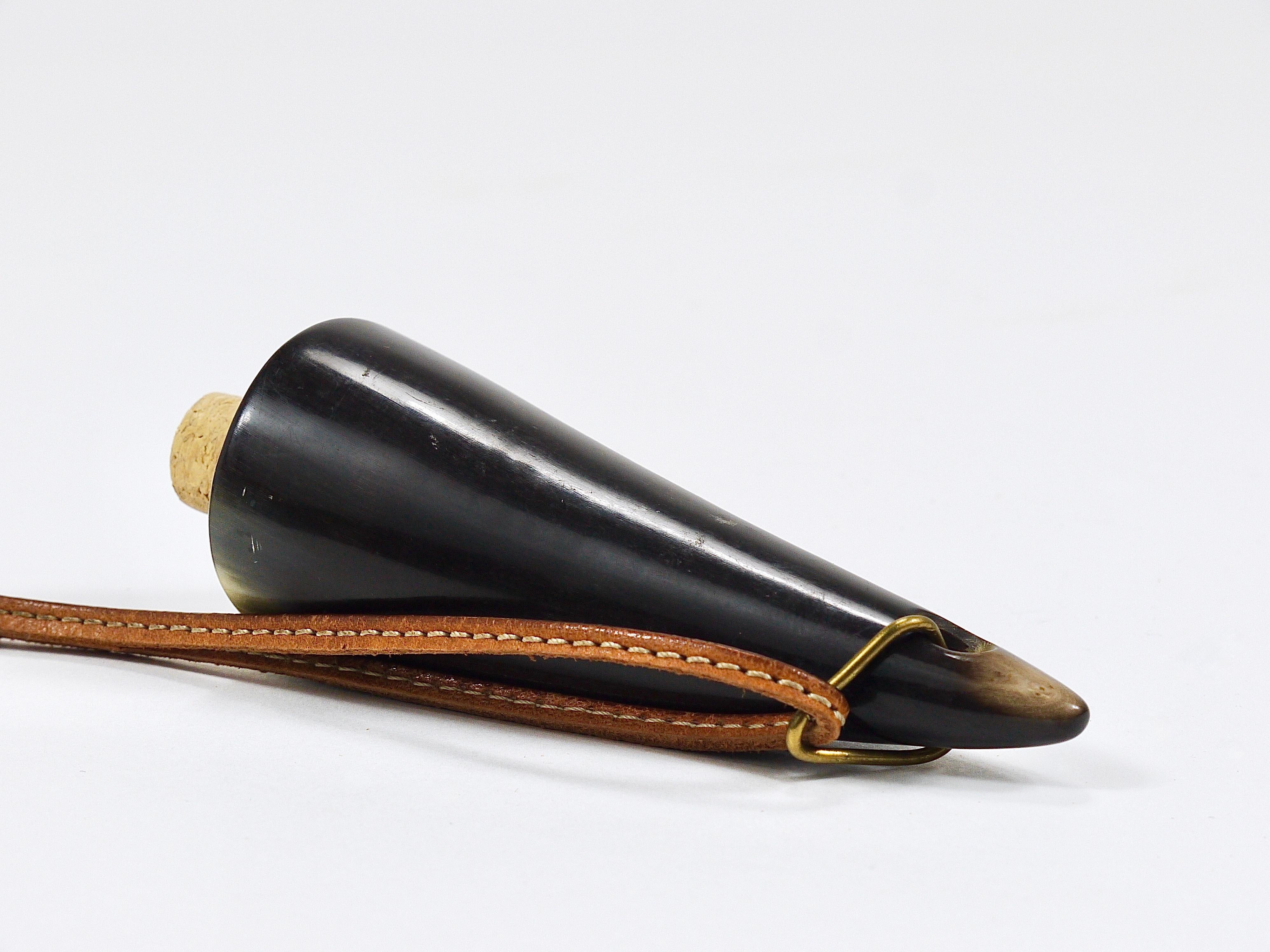 Tappo per bottiglia Carl Auböck Vienna, Horn, pelle, sughero, metà del secolo scorso, Austria, 1950 in vendita 2