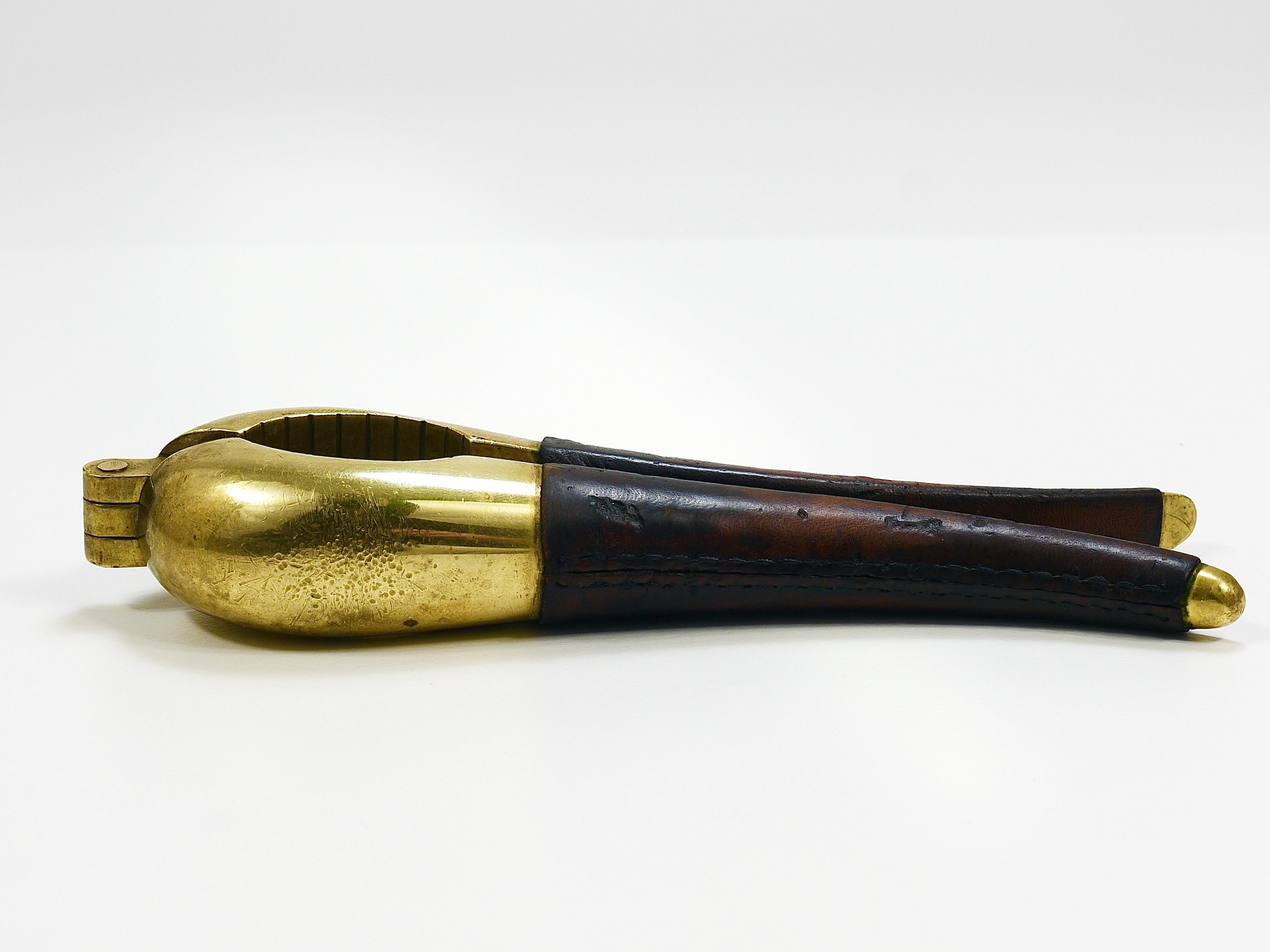 Schiaccianoci vintage in ottone e pelle firmato Carl Aubock Vienna, Austria, anni '50 in vendita 8