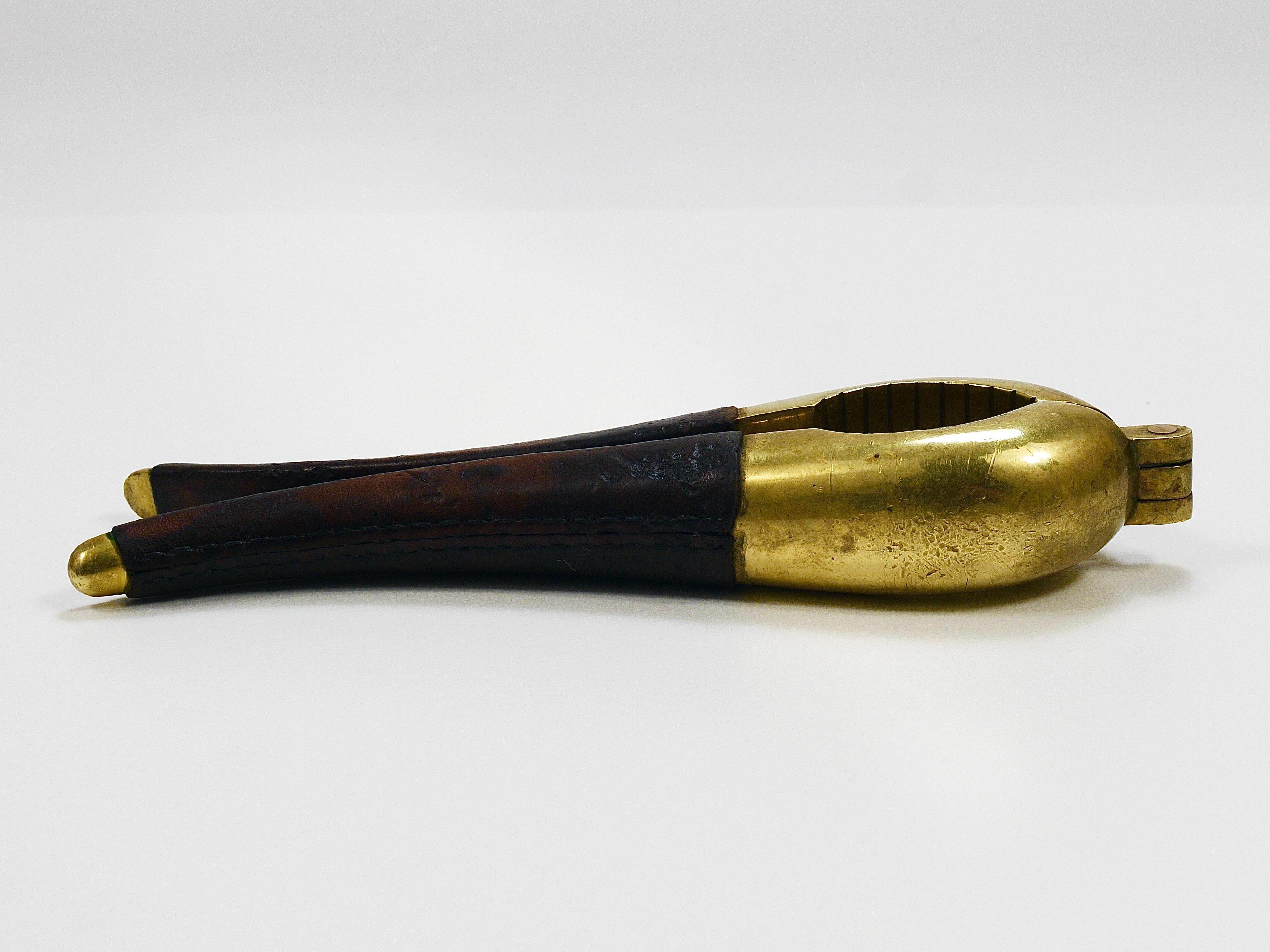Schiaccianoci vintage in ottone e pelle firmato Carl Aubock Vienna, Austria, anni '50 in vendita 9