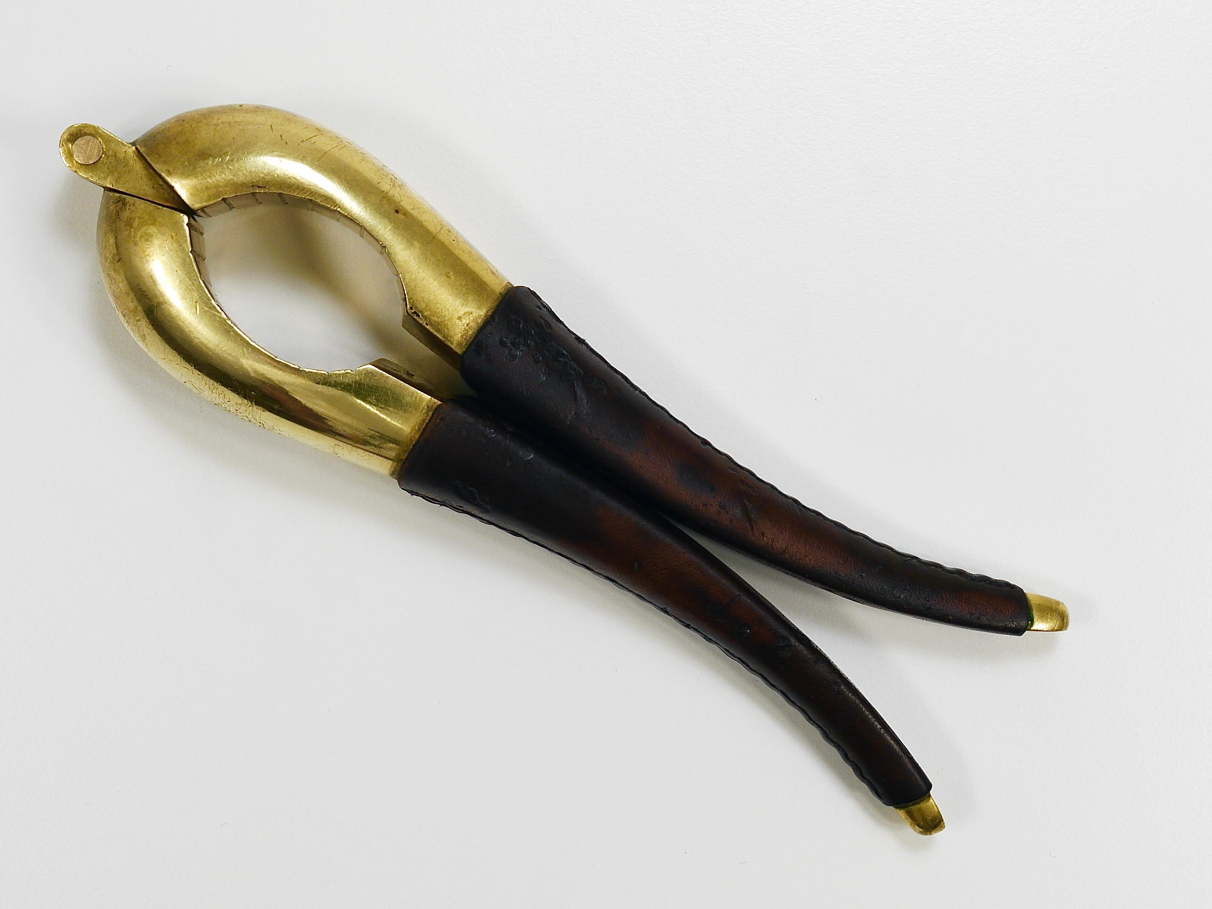 XX secolo Schiaccianoci vintage in ottone e pelle firmato Carl Aubock Vienna, Austria, anni '50 in vendita