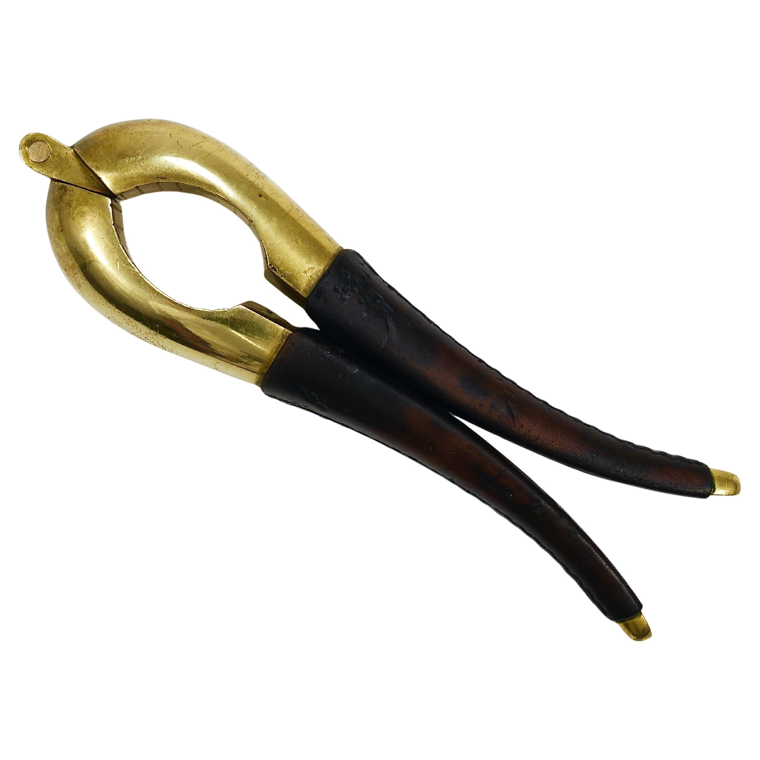 Schiaccianoci vintage in ottone e pelle firmato Carl Aubock Vienna, Austria, anni '50