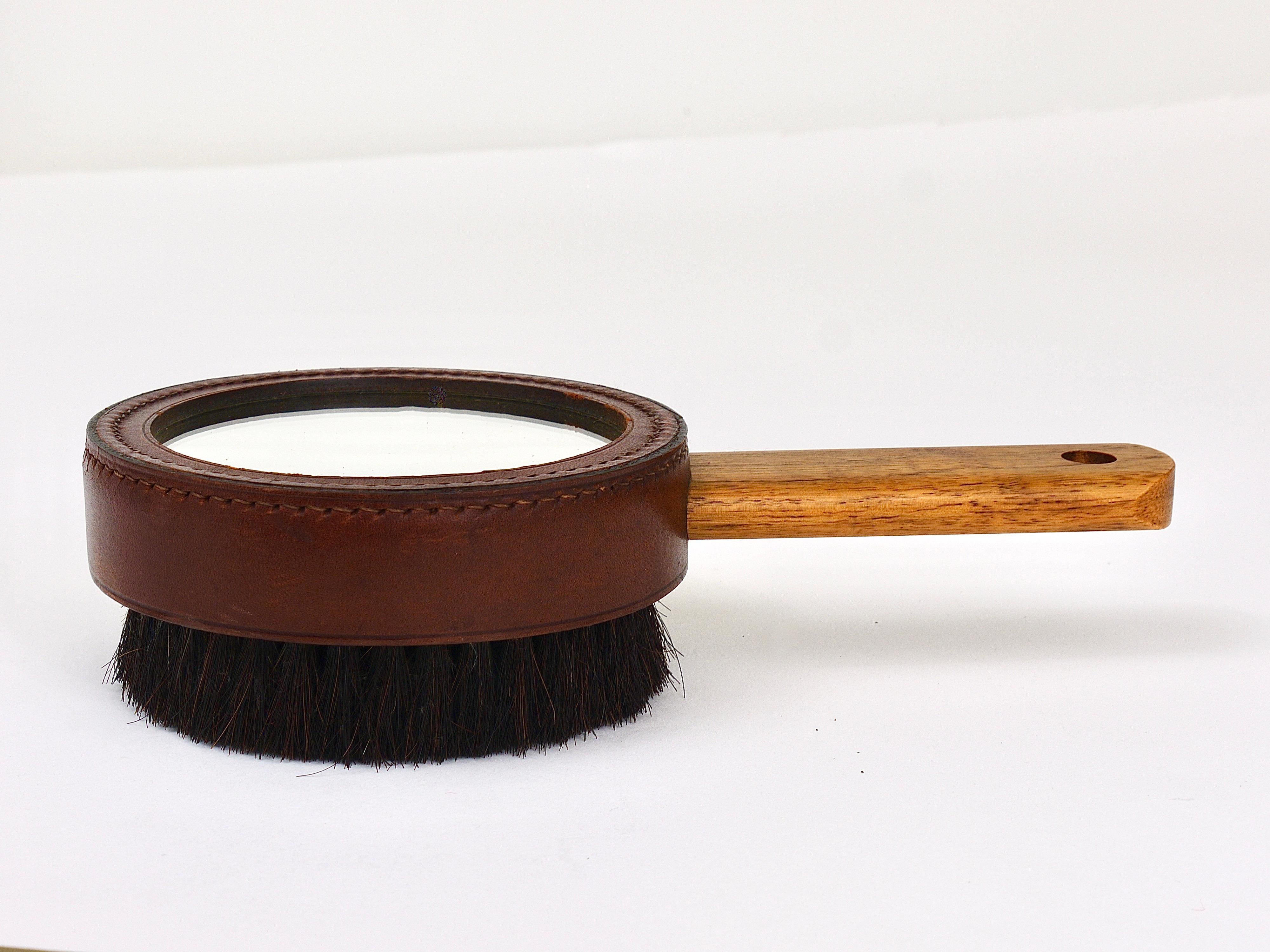 Carl Aubock Walnut & Leather Hand Mirror & Clothes Brush, Austria, 1950s In Good Condition For Sale In Vienna, AT