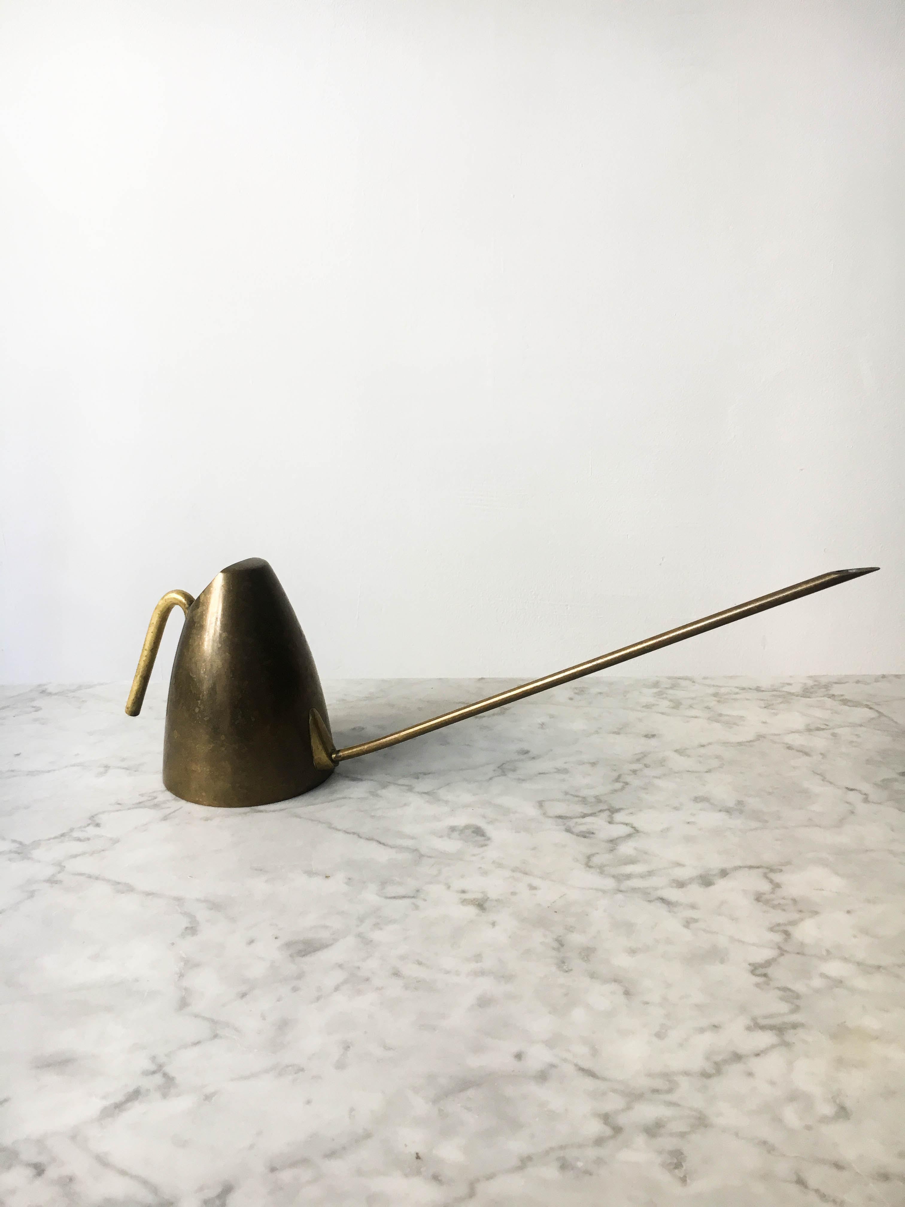 Sculptural watering can by Carl Auböck, Austria 1950s. In very good vintage condition with just the right amount of gently aged patina on the brass due. Signed Auböck.
 