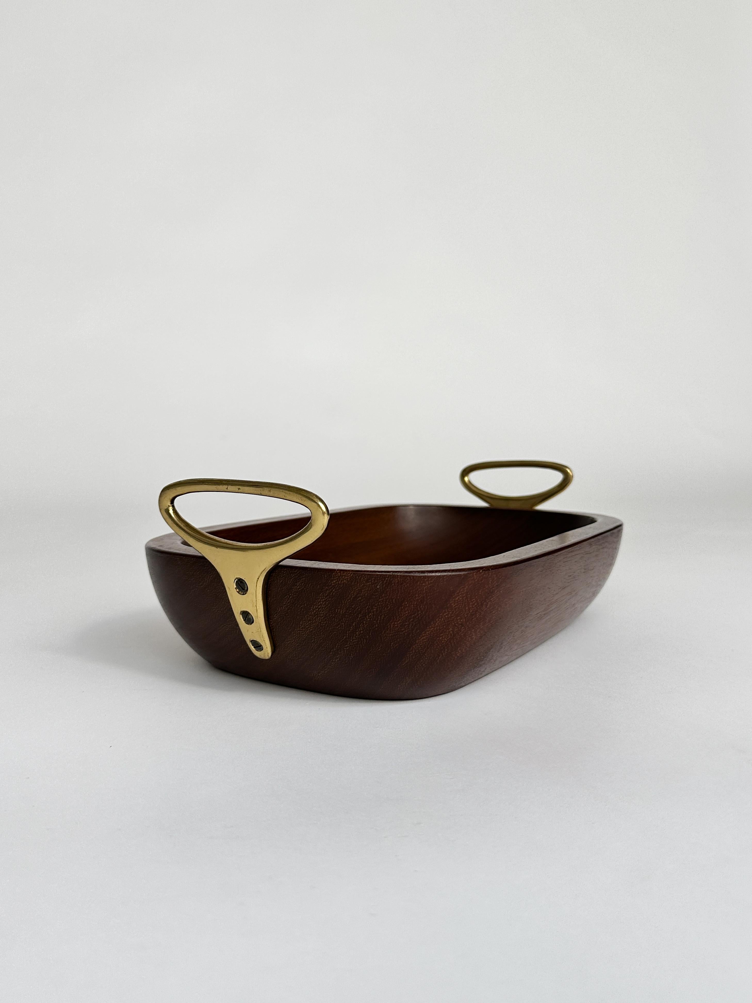 Carl Auböck Holzschale Messing Griffe Nussschale Obstschale Wien Österreich 1950er Jahre (Handgefertigt) im Angebot