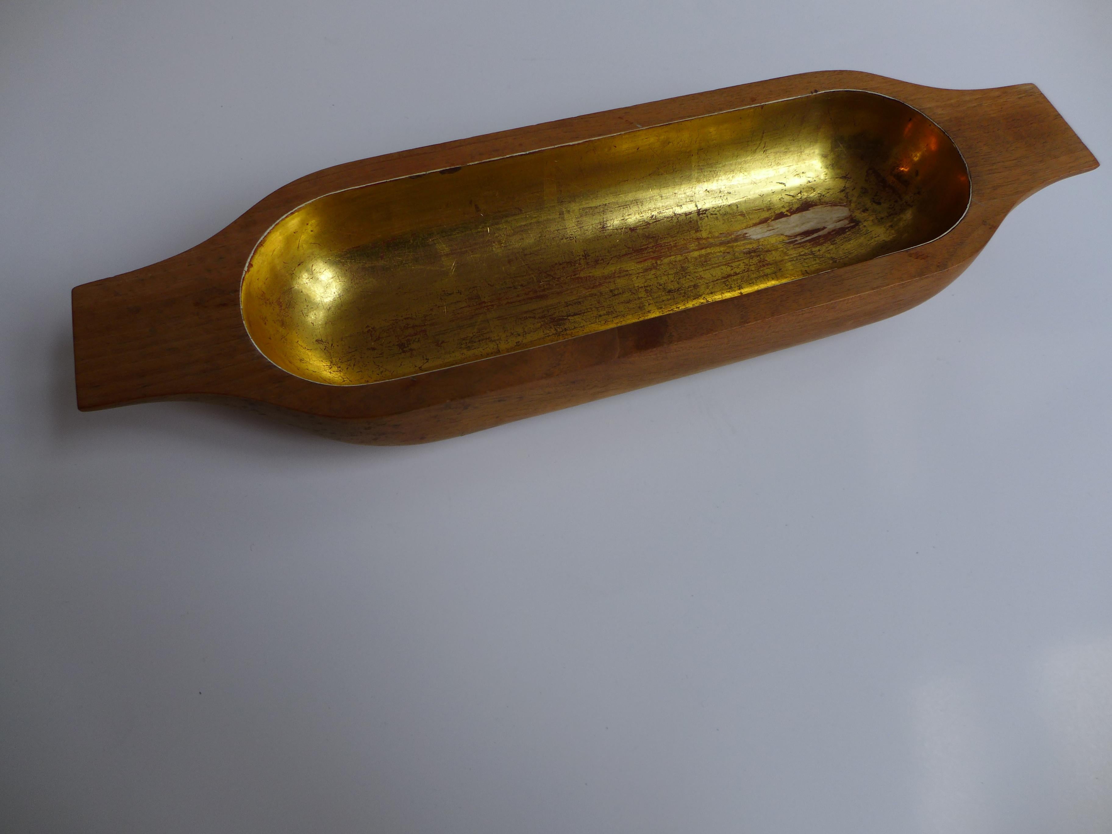 Aubock bowl, circa 1950, crafted from warm walnut with an elegant gold-plated interior. A refined example of Werkstätte Carl Aubock’s mid-century craftsmanship, combining natural materiality with luxurious detail. This model is documented in the