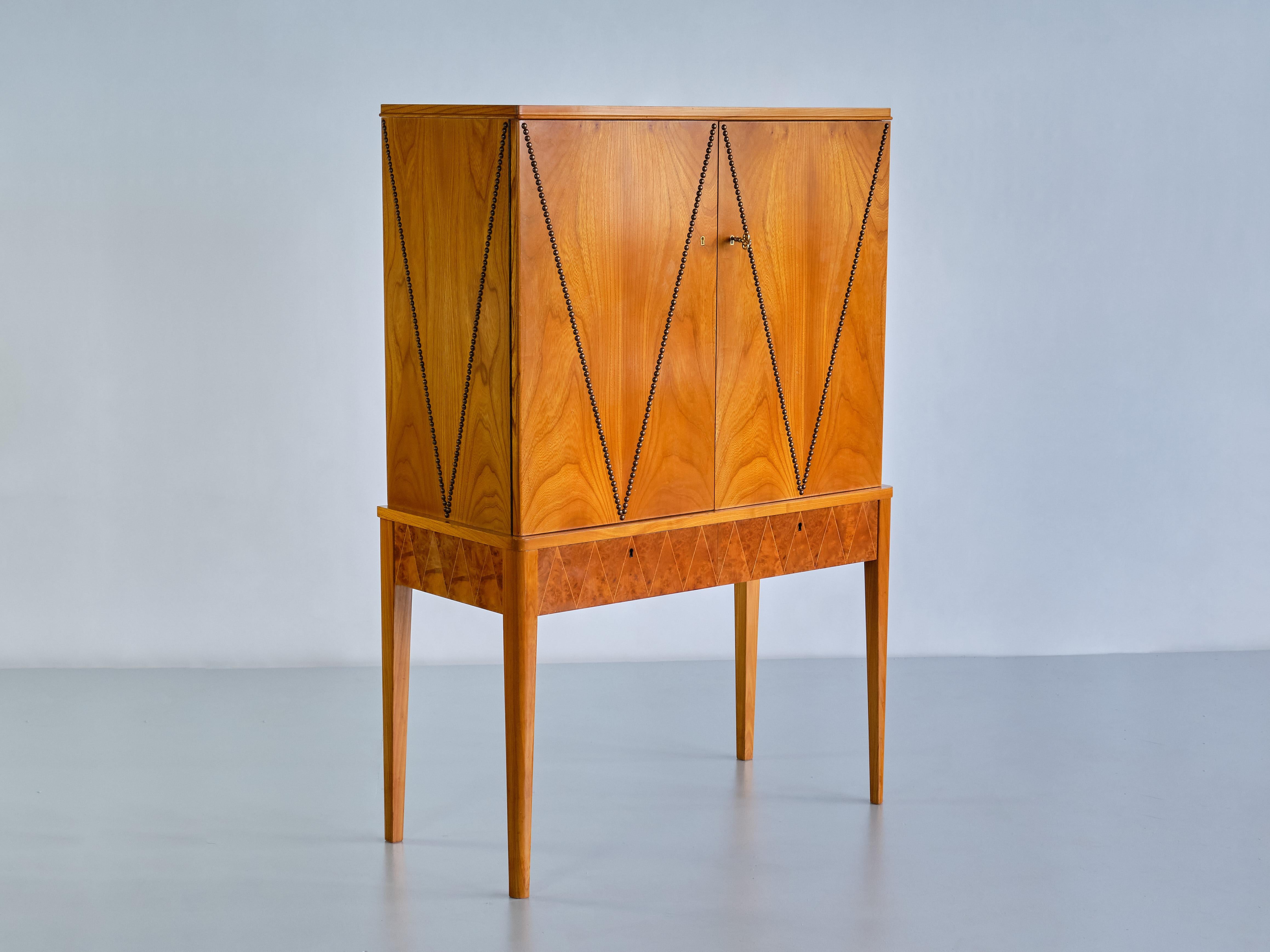 Carl-Axel Acking Attributed Cabinet in Elm, Oak and Brass, SMF Bodafors, 1940s For Sale 6
