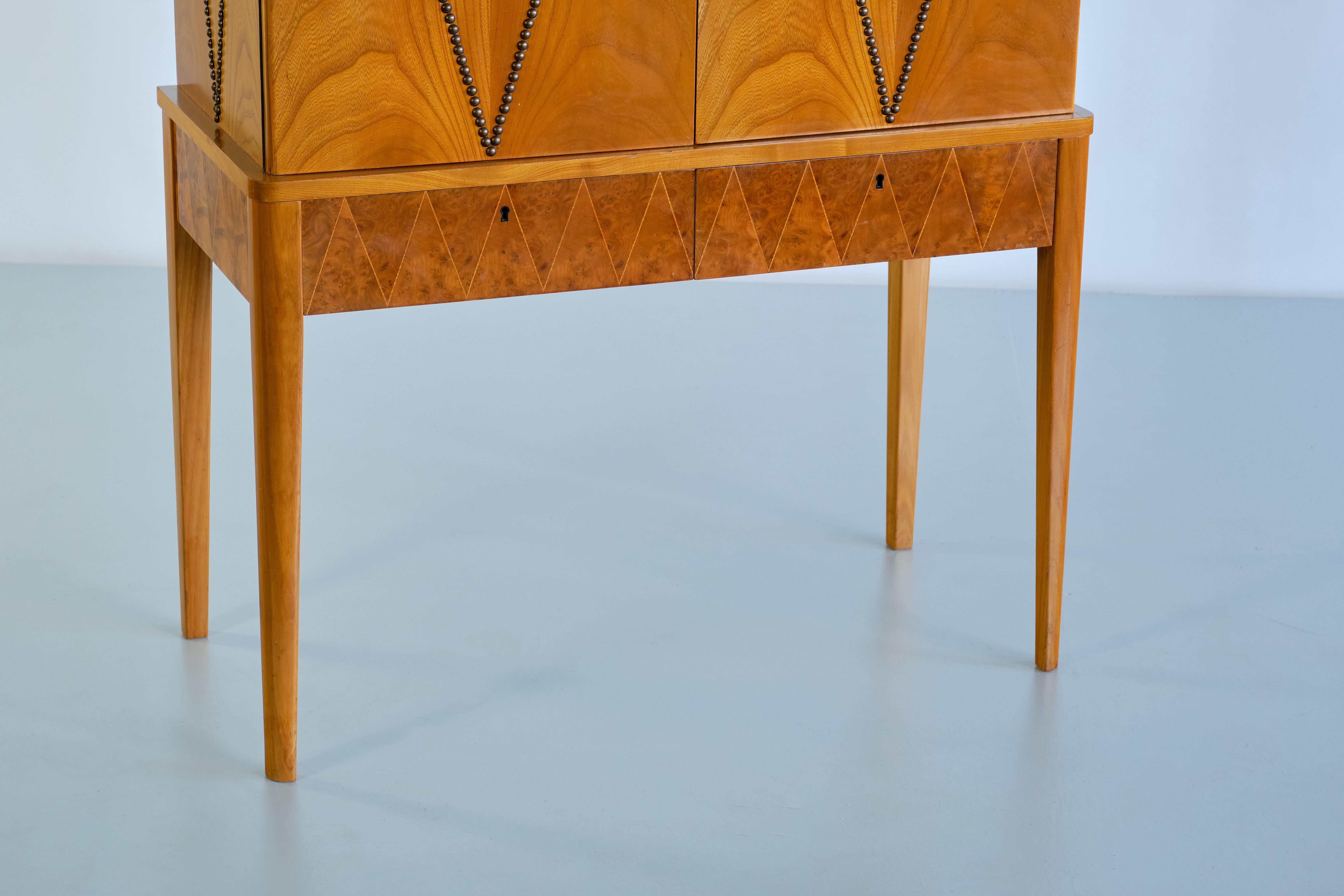 Carl-Axel Acking Attributed Cabinet in Elm, Oak and Brass, SMF Bodafors, 1940s For Sale 8