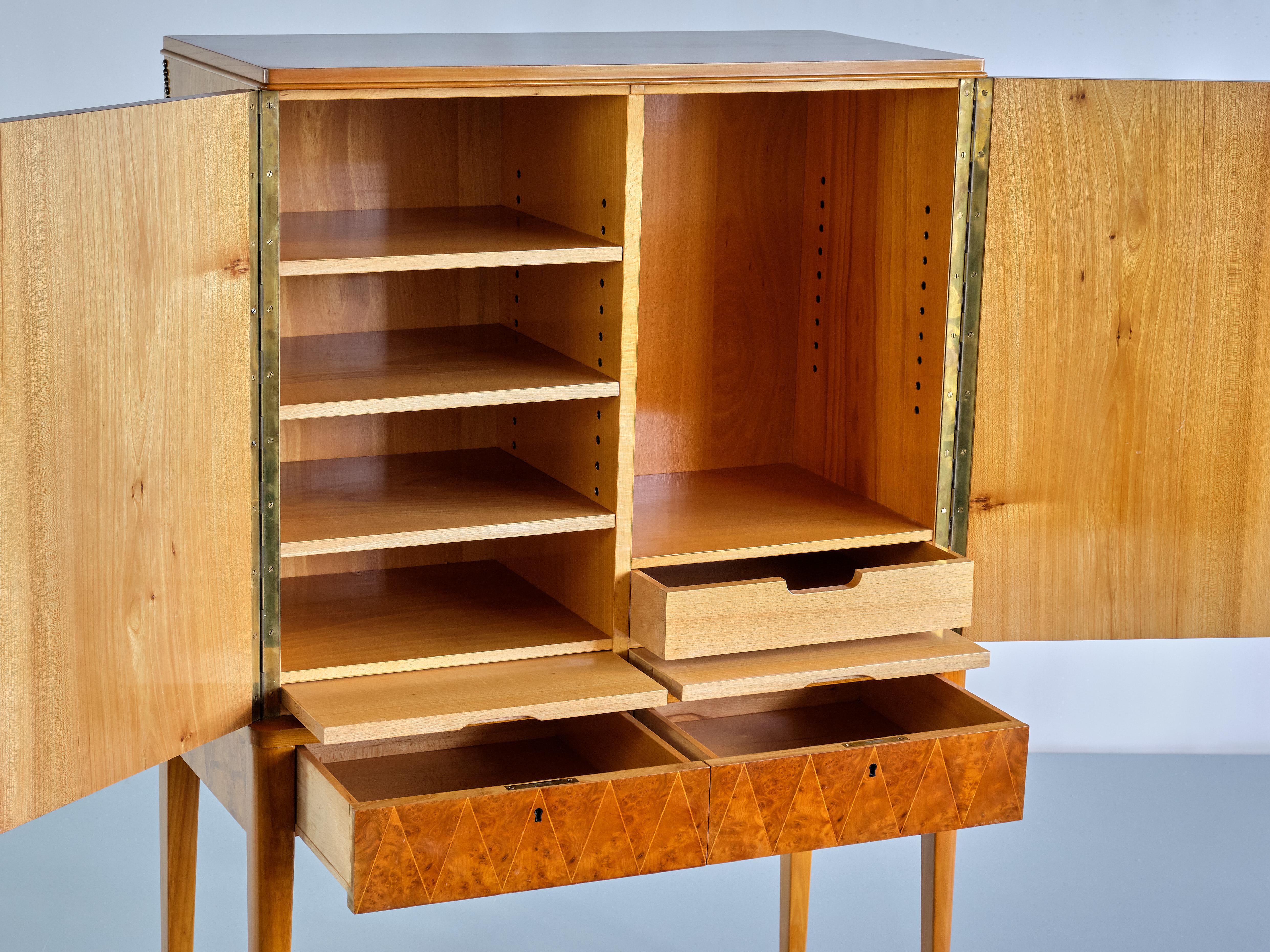 Carl-Axel Acking Attributed Cabinet in Elm, Oak and Brass, SMF Bodafors, 1940s For Sale 10