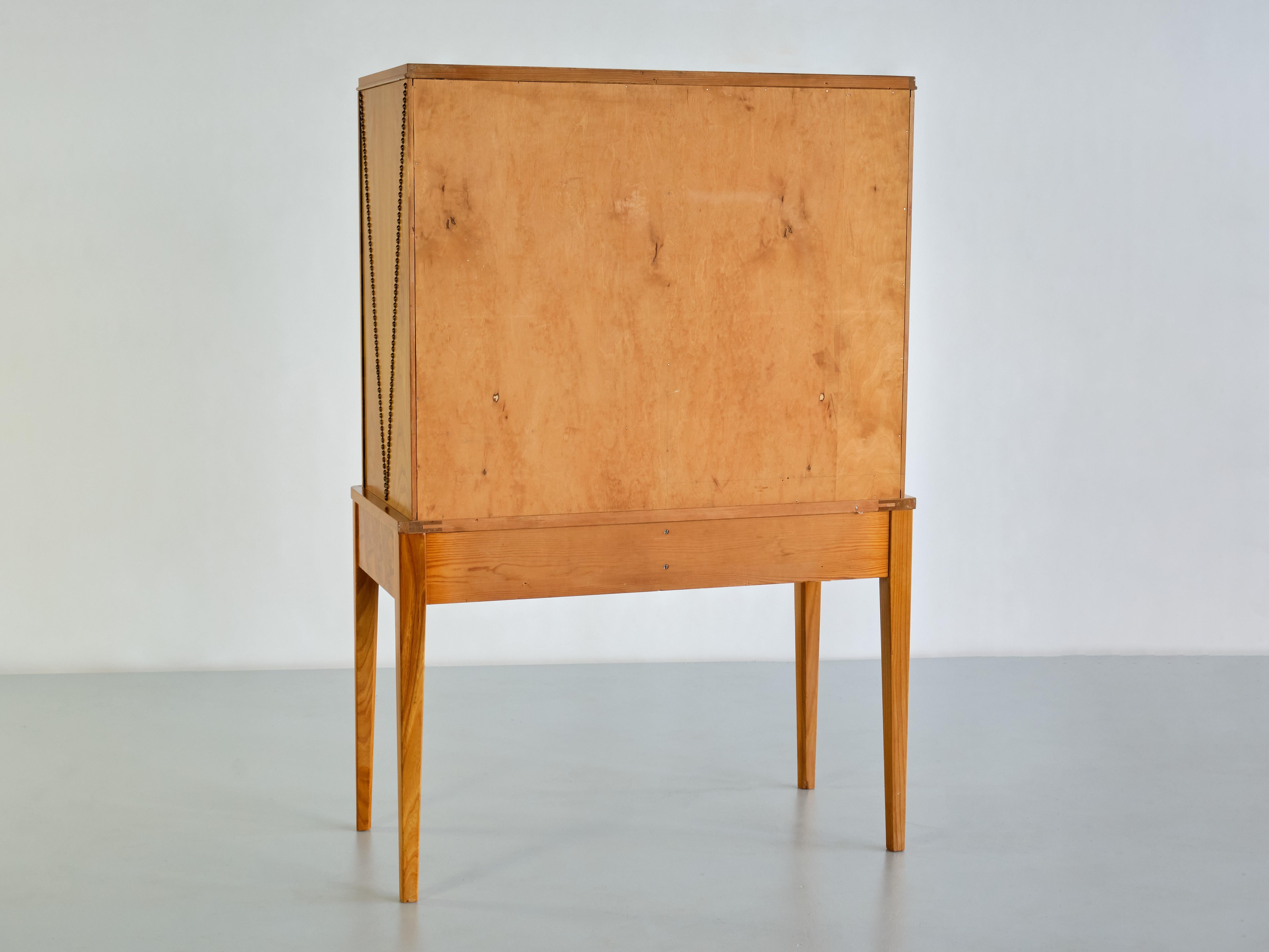 Carl-Axel Acking Attributed Cabinet in Elm, Oak and Brass, SMF Bodafors, 1940s For Sale 12