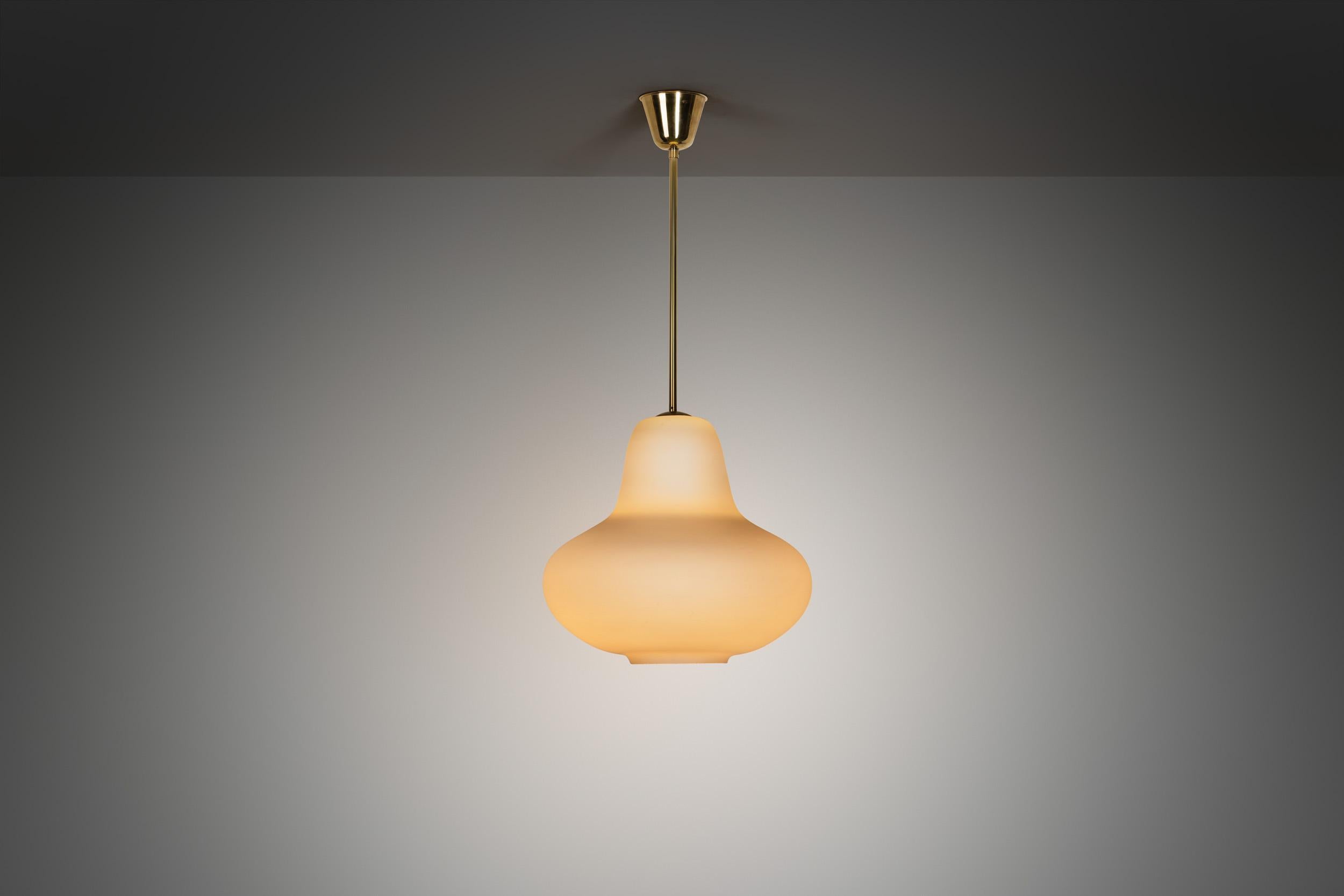 Carl-Axel Acking was a Swedish architect, author and furniture designer, winner of the Lunning Prize in 1952. Known for his refined sense of proportion and functional elegance, Carl-Axel Acking created this piece to blur the line between lighting