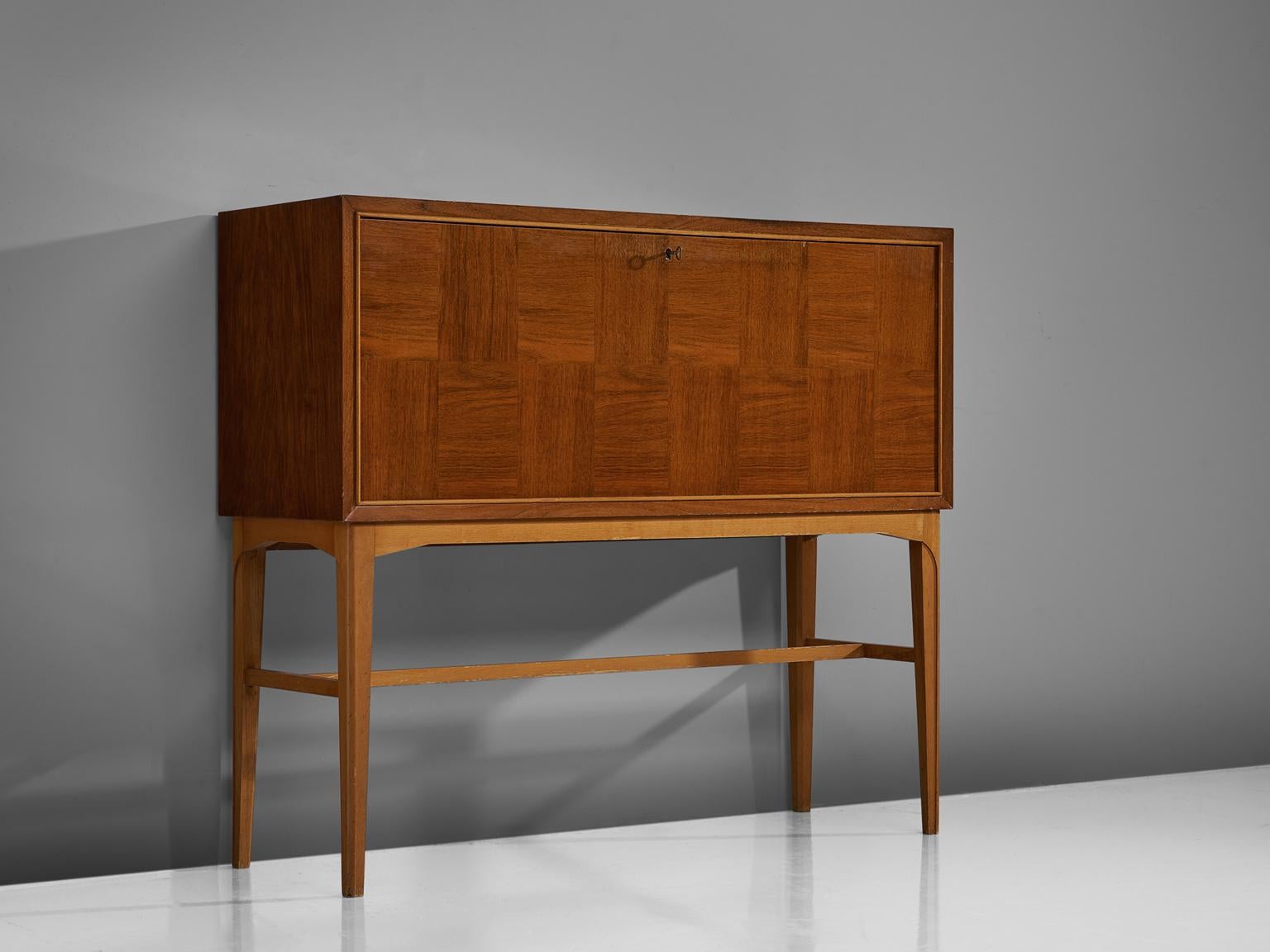Carl Axel Acking for Bodafors, dry bar and sideboard, teak and beech, Sweden, 1950s.

This sculptural and refined liquor bar is well-made and features a checked front. The legs are thin and strong and this piece can be used for different kinds of