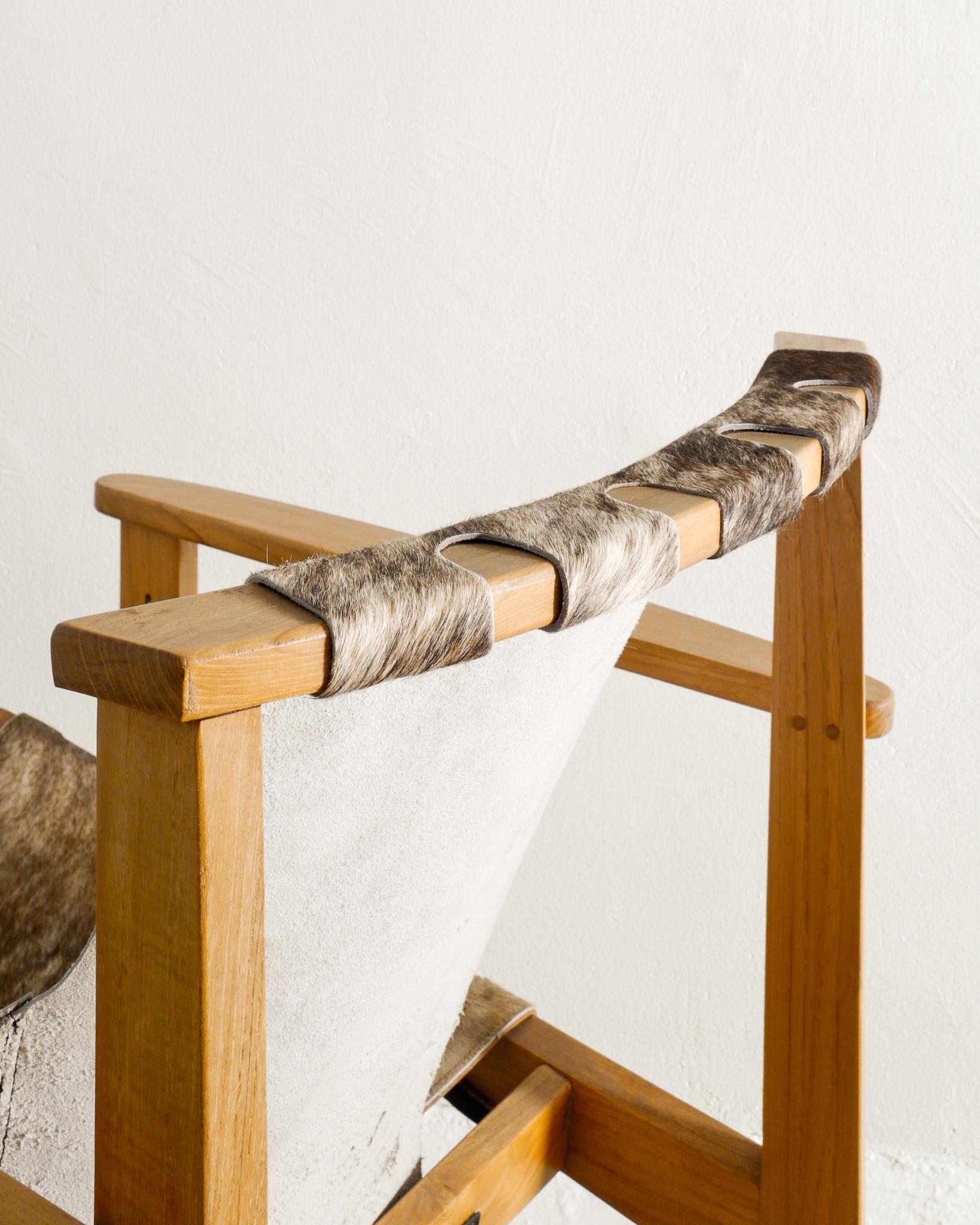 Carl-Axel Acking „Trienna“ Sessel aus Eiche und Kuhfell, hergestellt in Schweden, 1950er Jahre im Angebot 1