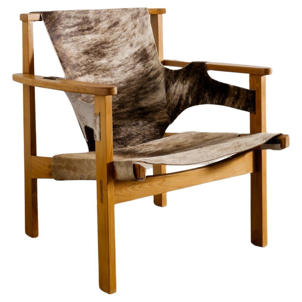 Carl-Axel Acking „Trienna“ Sessel aus Eiche und Kuhfell, hergestellt in Schweden, 1950er Jahre