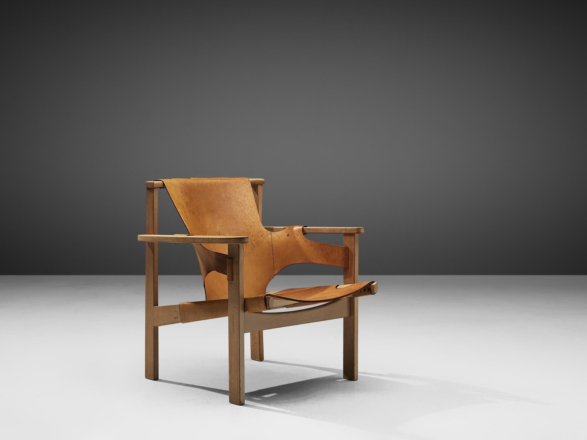 Carl-Axel Acking for NK (Nordiska Kompaniet), 'Trienna' chair, in stained oak and leather, Sweden, 1957.

This robust chair is designed by the Swedish architect Carl-Axel Acking and produced by Nordiska Kompaniet. The name of the chair is derived