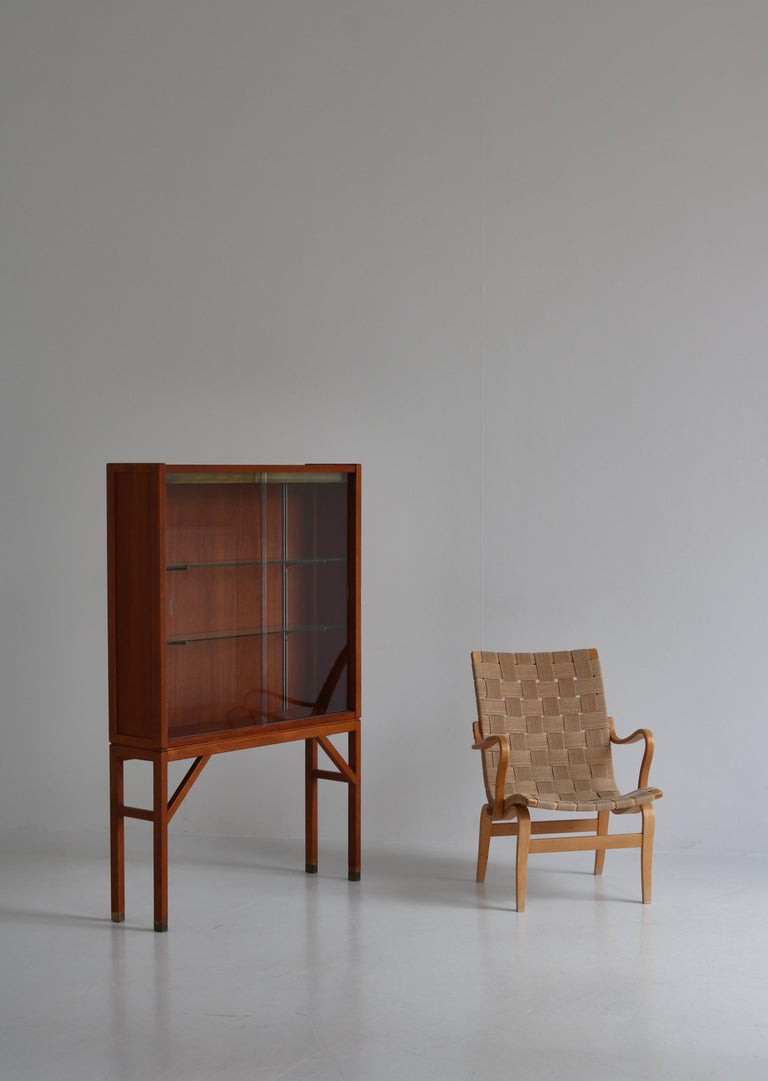 Elegant vitrine cabinet by Swedish designer Carl-Axel Asking made at 