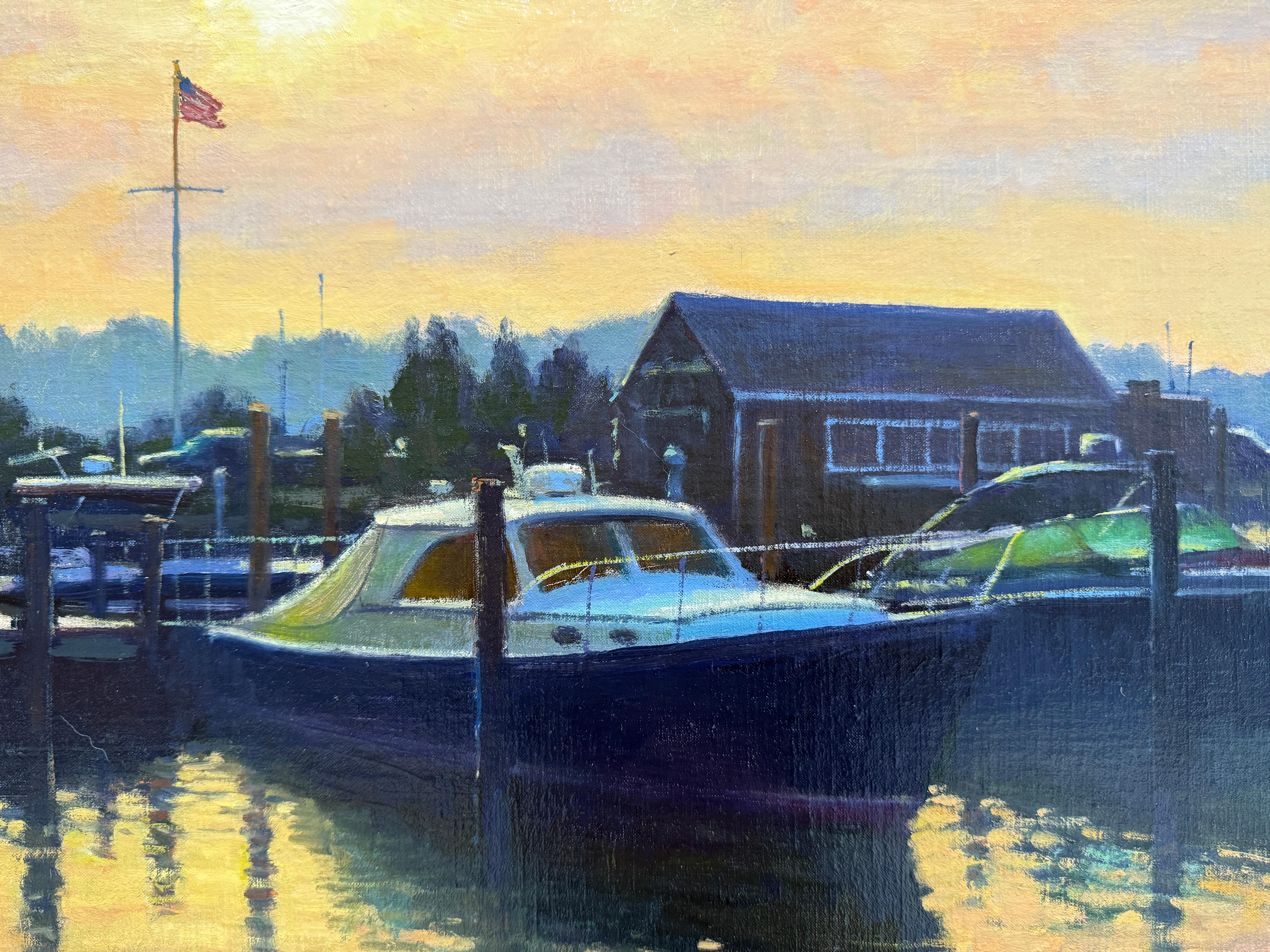 „Sag Harbor Pier“ Amerikanische realistische Landschaft mit Booten und einem Sonnenuntergang in einer Kleinstadt (Braun), Figurative Painting, von Carl Bretzke