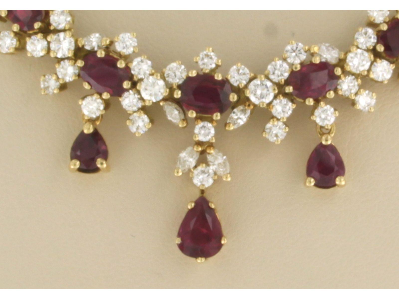 CARL BUCHERER - Choker serti de rubis et de diamants en or jaune 18 carats Bon état - En vente à The Hague, ZH