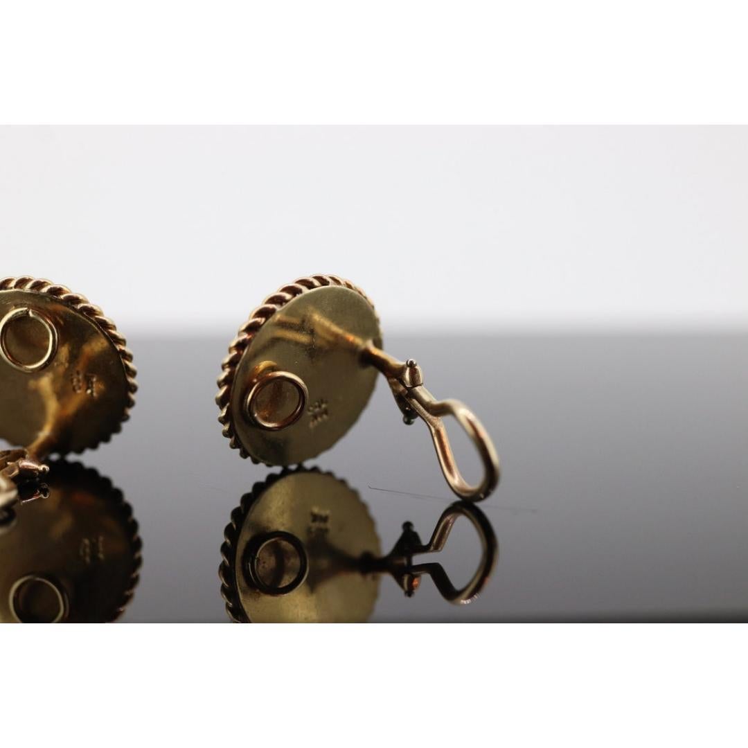 Vintage By aus den 1950er Jahren
MATERIALIEN: Gold
Edelstein: Perle

Standort: Ohrläppchen

Schöne Mabe Perlenohrringe mit einer 14k Fassung. Nicht durchbohrt Omega Clip Design. Vor den 1960er Jahren.

Sehr hohe Qualität Made by Carl D.