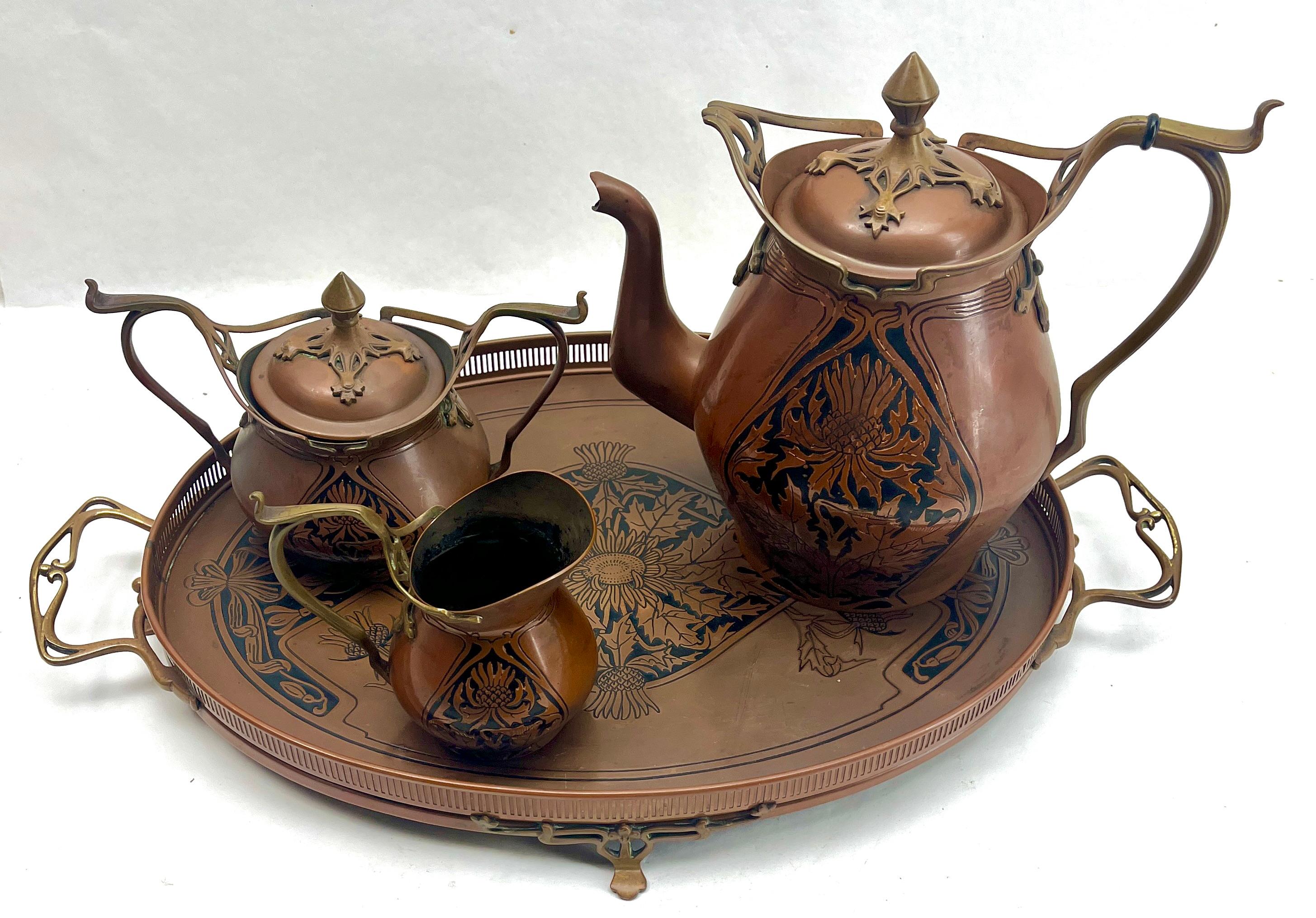 Arts and Crafts Carl Deffner, Esslingen Un tre pezzi in rame e ottone in stile Arts & Crafts.  circa 1900 in vendita